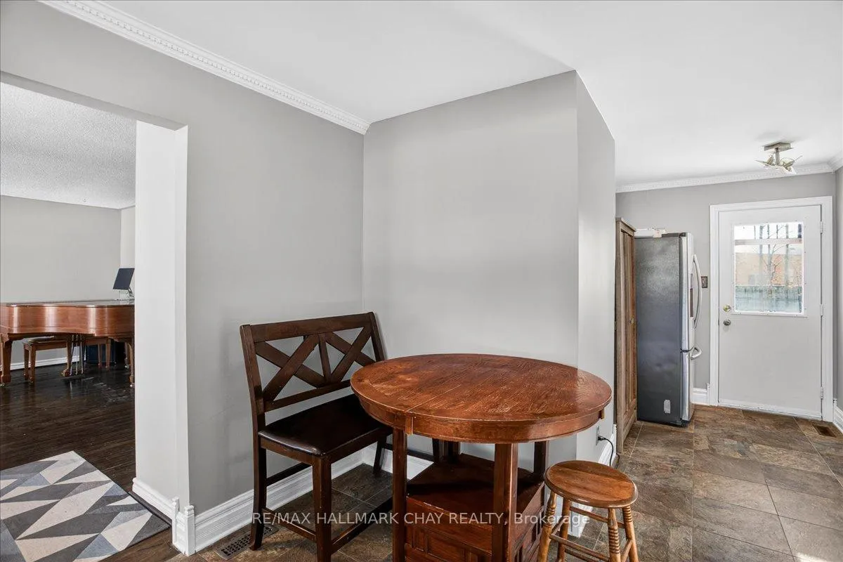 Photo 9 of 8 Chestnut Court, Barrie, Cundles East — HOMEH