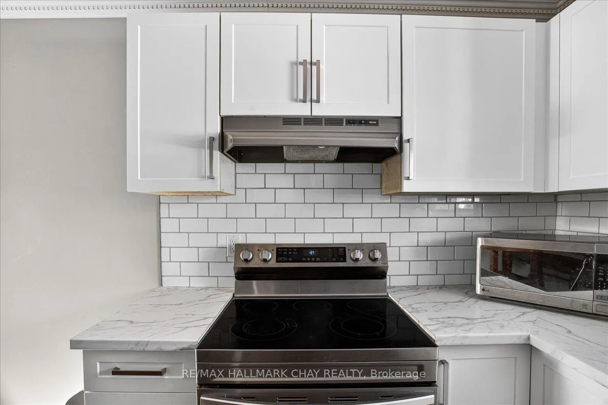 Photo 10 of 8 Chestnut Court, Barrie, Cundles East — HOMEH