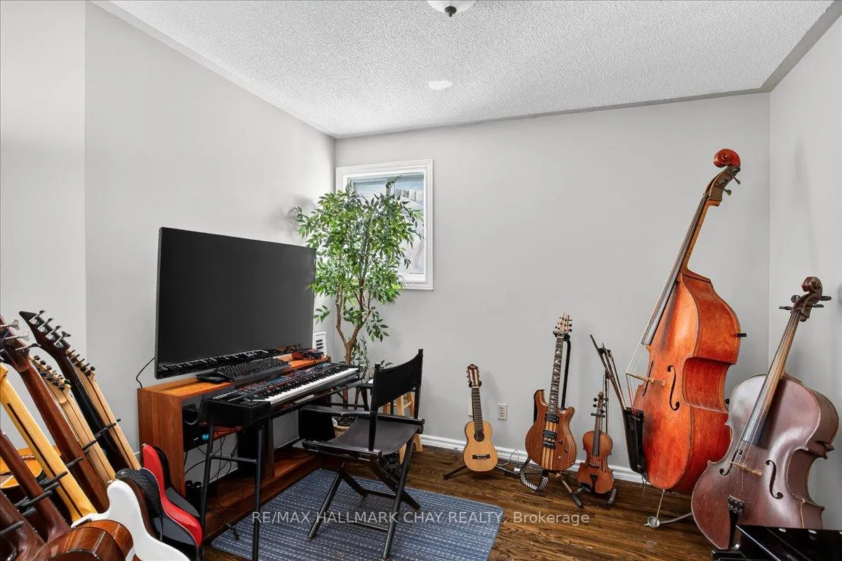 Photo 13 of 8 Chestnut Court, Barrie, Cundles East — HOMEH