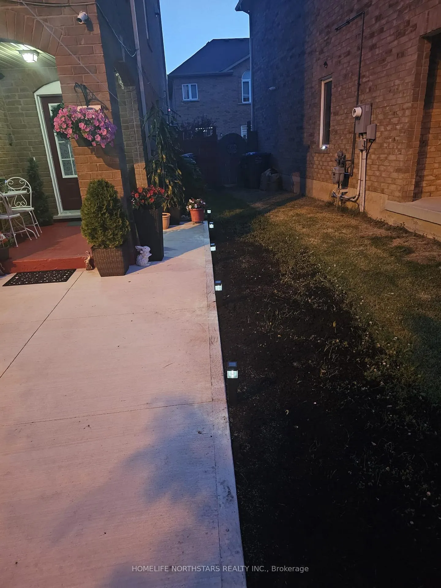 Photo 8 of 74 Memory Lane, Brampton, Northwest Brampton — HOMEH