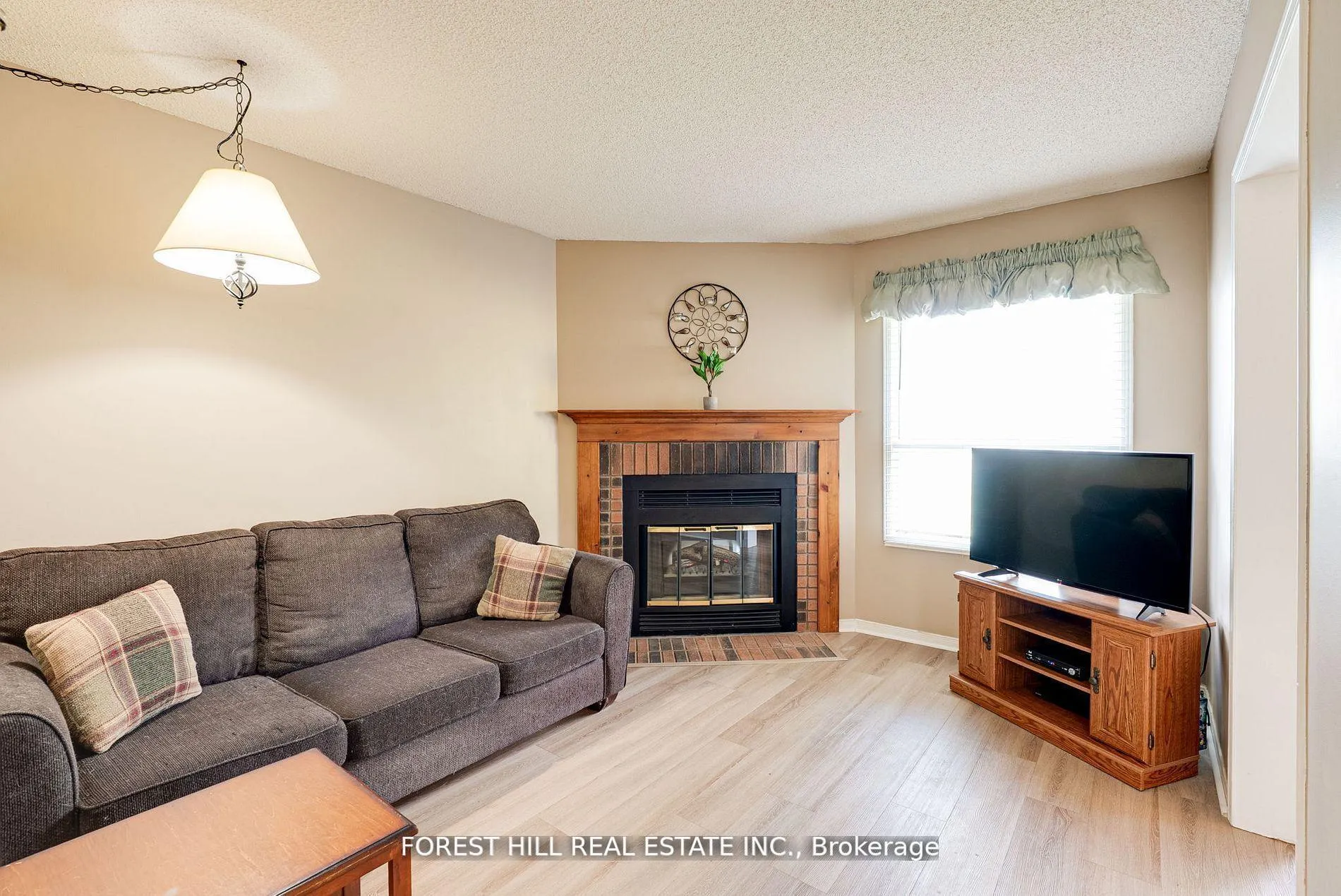Photo 4 of 44 Quance Street, Barrie, Holly — HOMEH