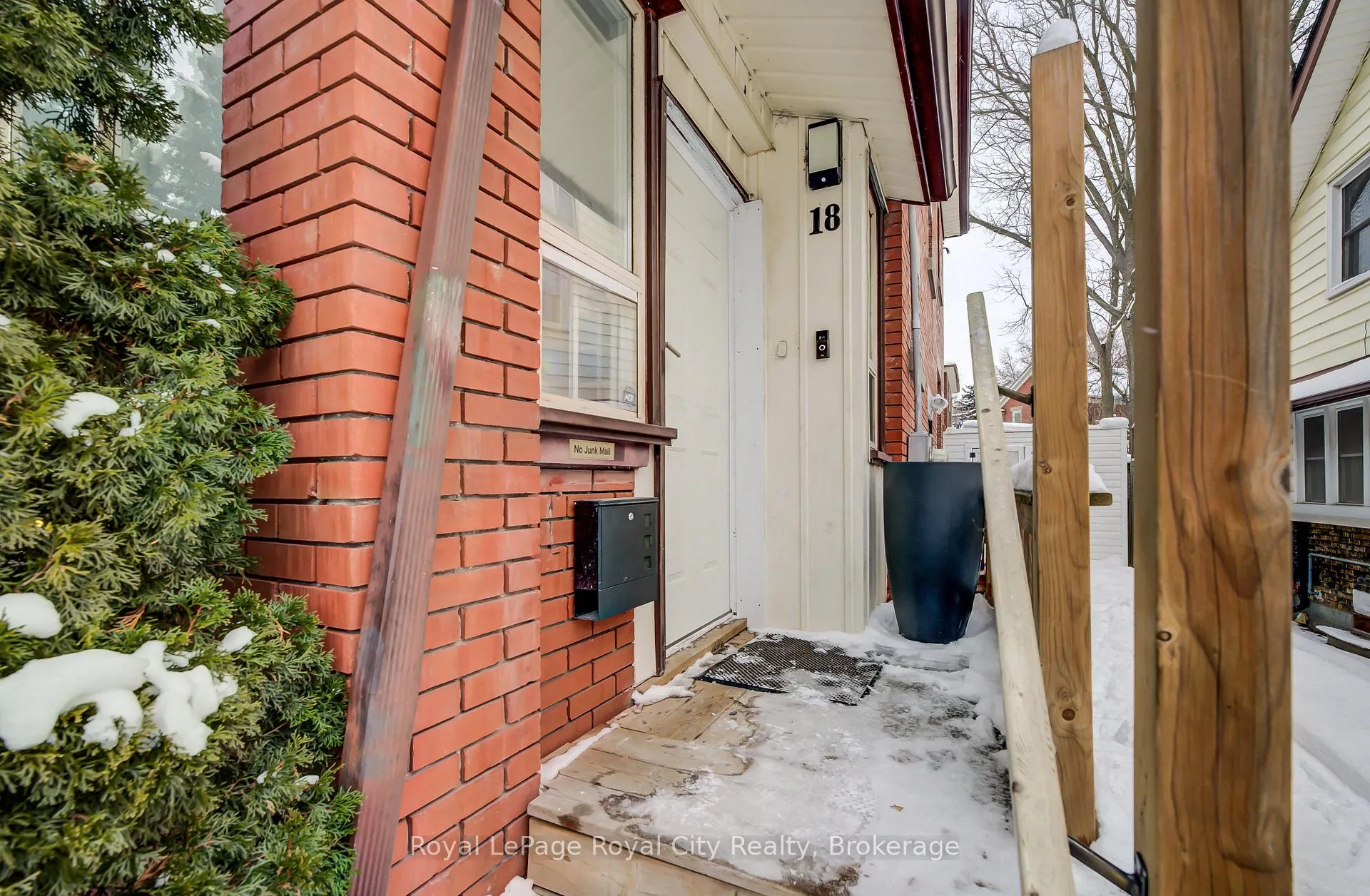 Photo 3 of 18 Shanley Street, Kitchener — HOMEH