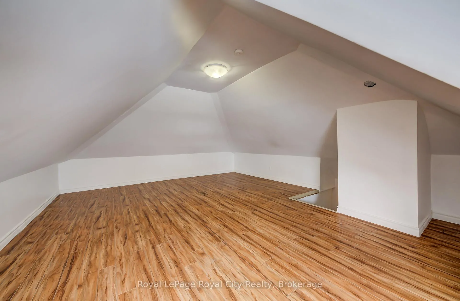 Photo 37 of 18 Shanley Street, Kitchener — HOMEH