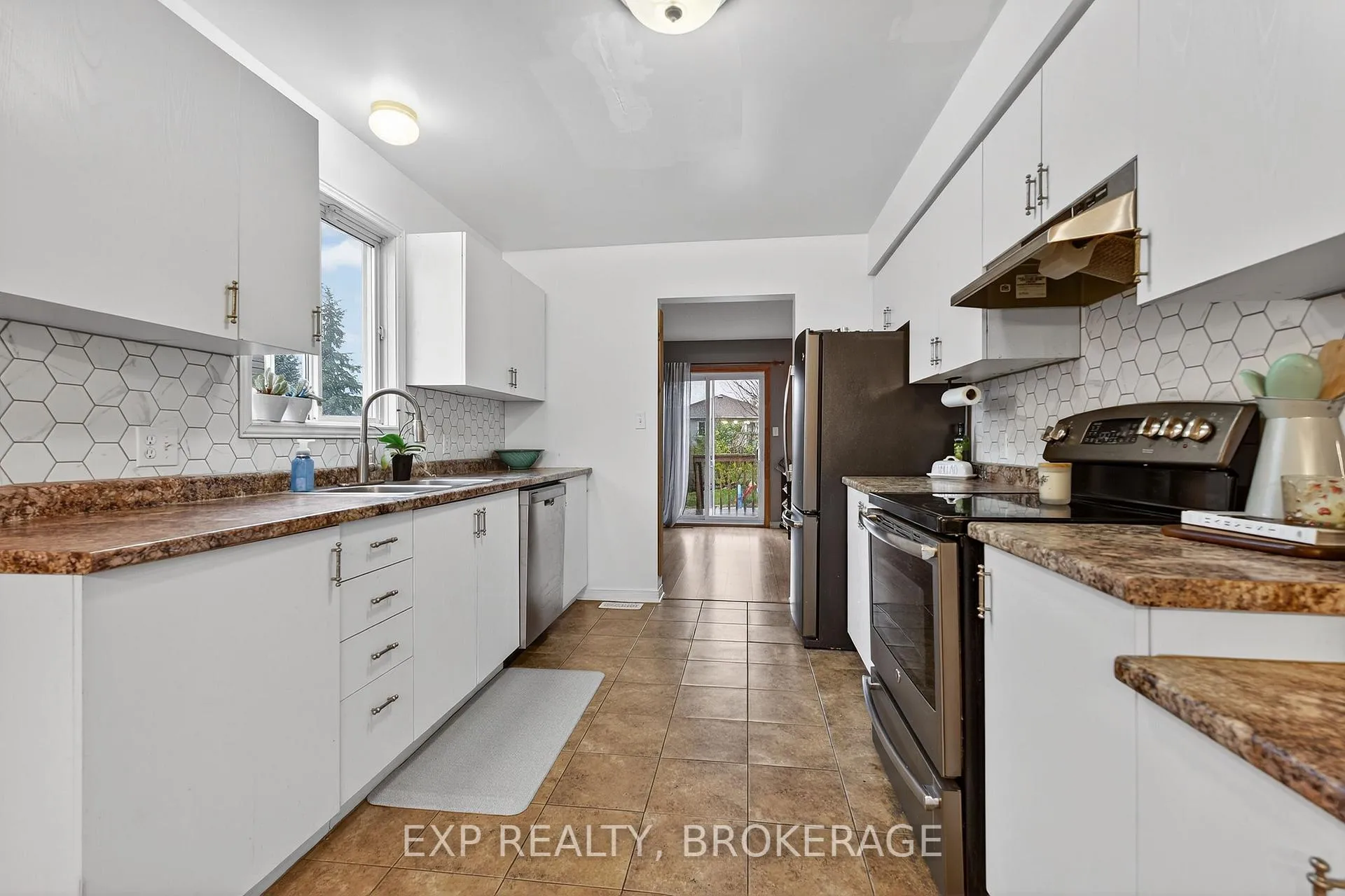 Photo 5 of 14 Clifford Street, Loyalist, Amherstview — HOMEH