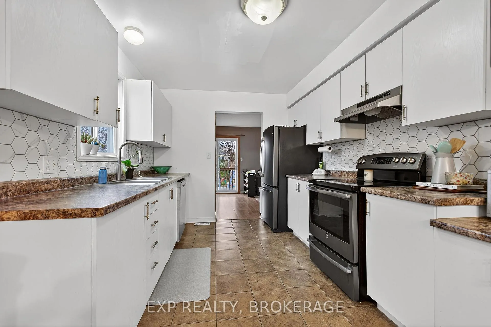 Photo 6 of 14 Clifford Street, Loyalist, Amherstview — HOMEH