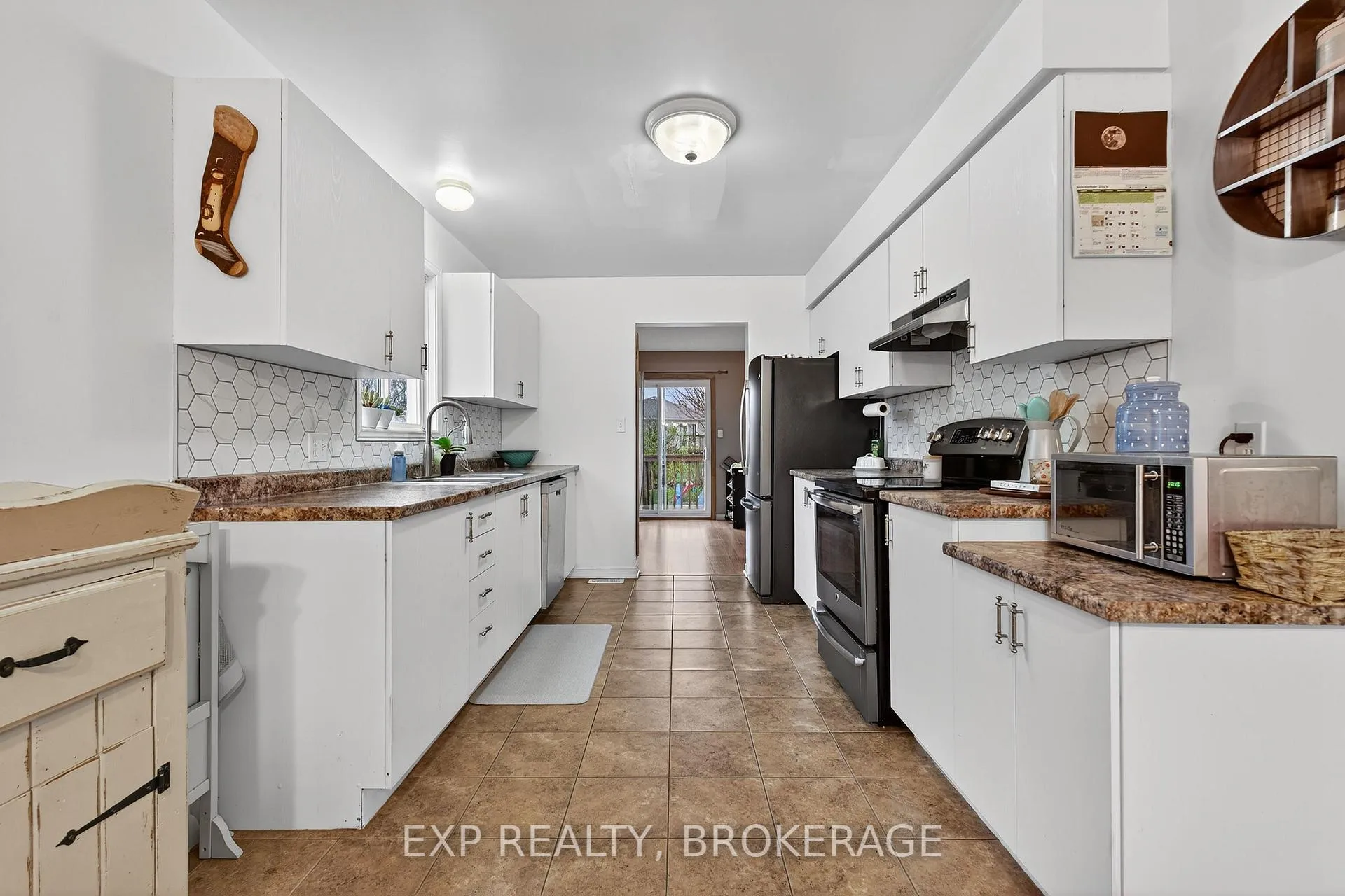 Photo 7 of 14 Clifford Street, Loyalist, Amherstview — HOMEH