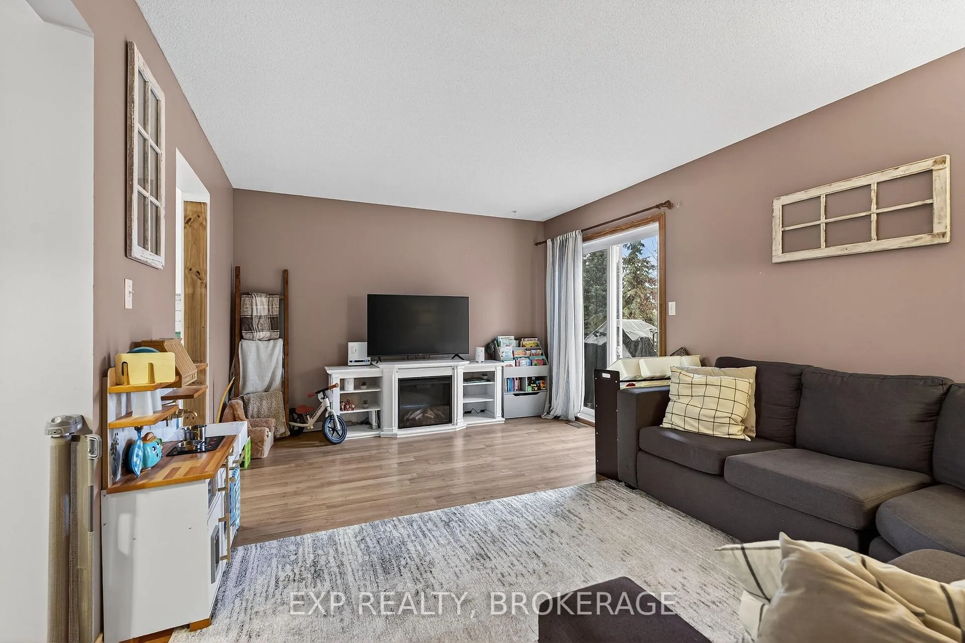 Photo 10 of 14 Clifford Street, Loyalist, Amherstview — HOMEH