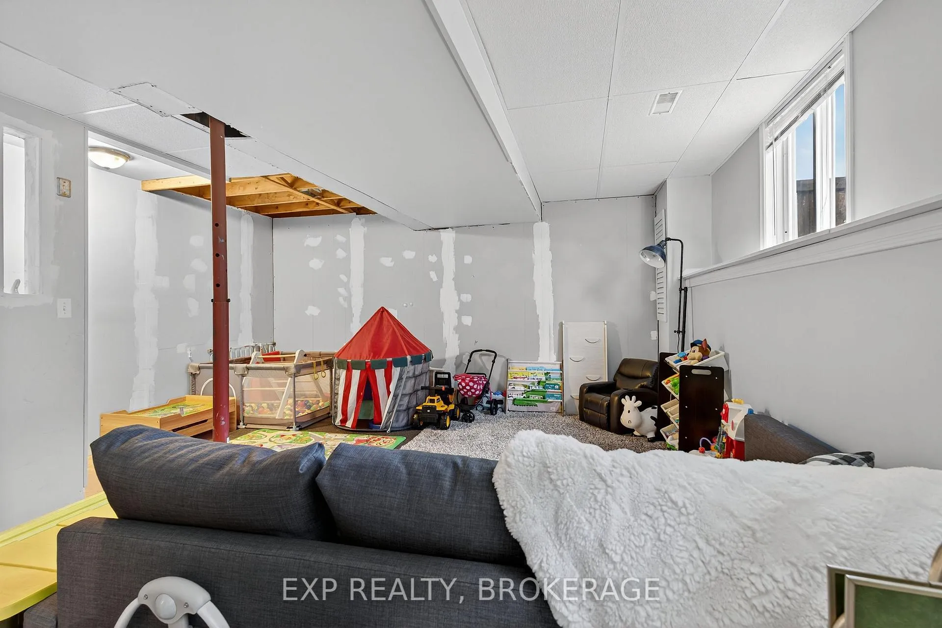 Photo 22 of 14 Clifford Street, Loyalist, Amherstview — HOMEH