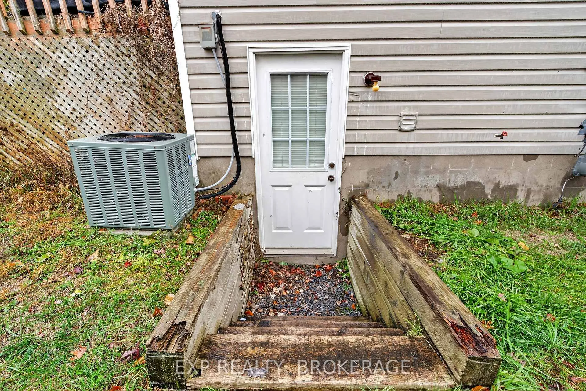 Photo 32 of 14 Clifford Street, Loyalist, Amherstview — HOMEH