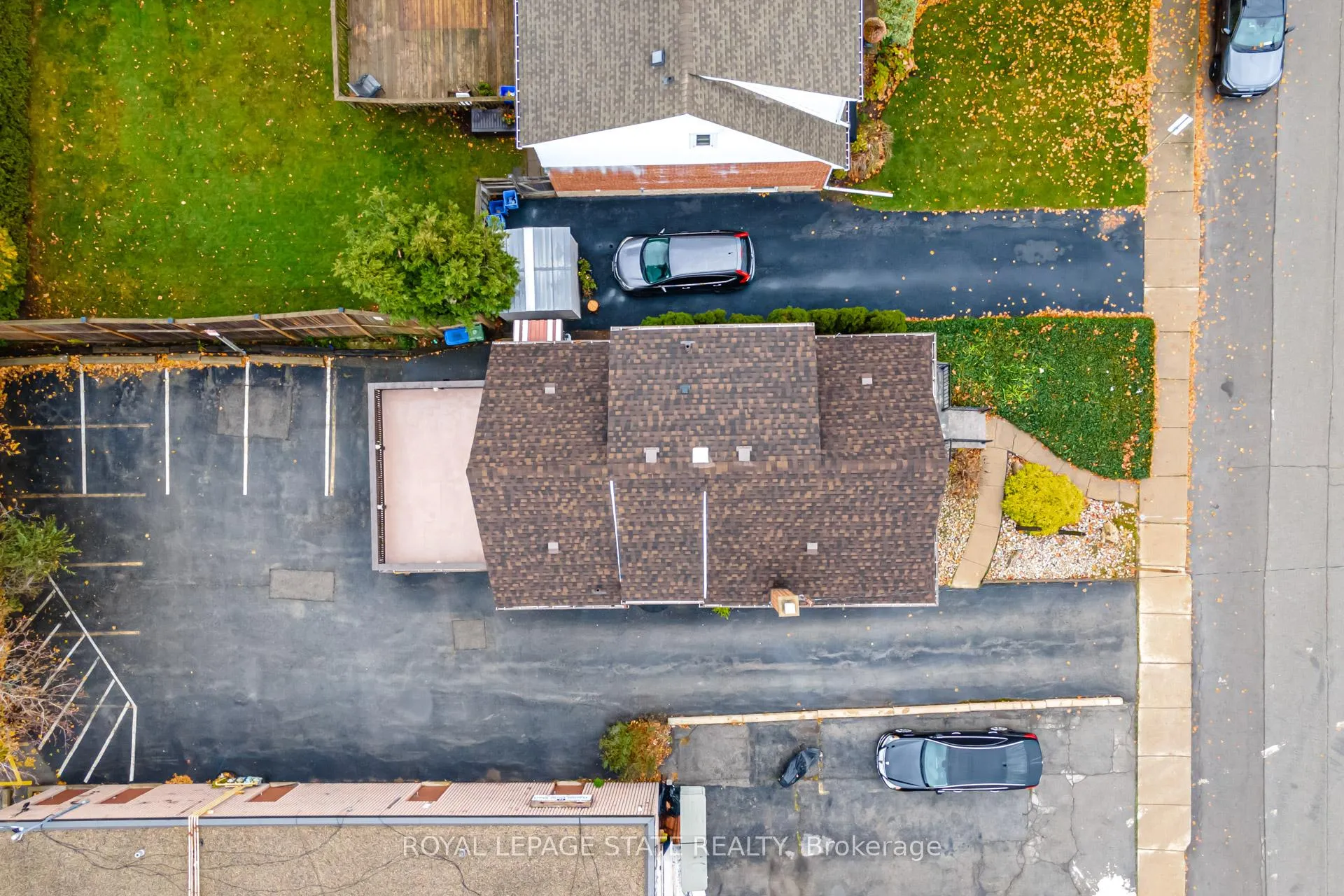 Photo 2 of 15 Empress Avenue, Hamilton, Centremount — HOMEH