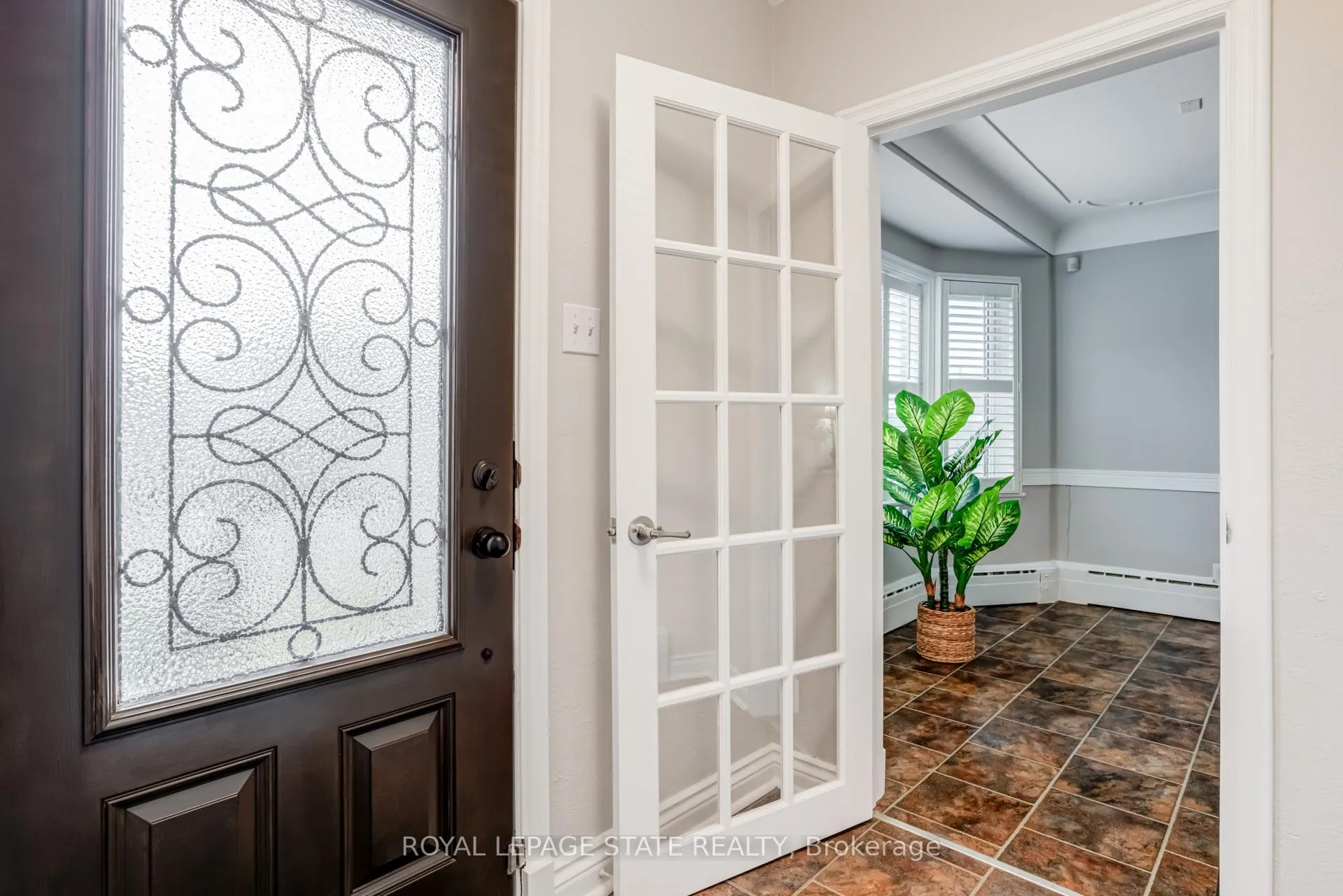 Photo 4 of 15 Empress Avenue, Hamilton, Centremount — HOMEH