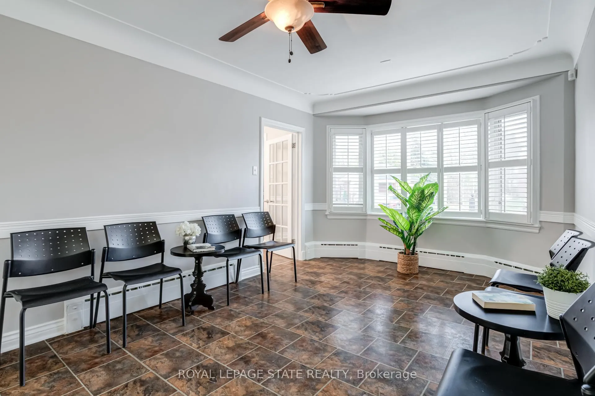 Photo 5 of 15 Empress Avenue, Hamilton, Centremount — HOMEH
