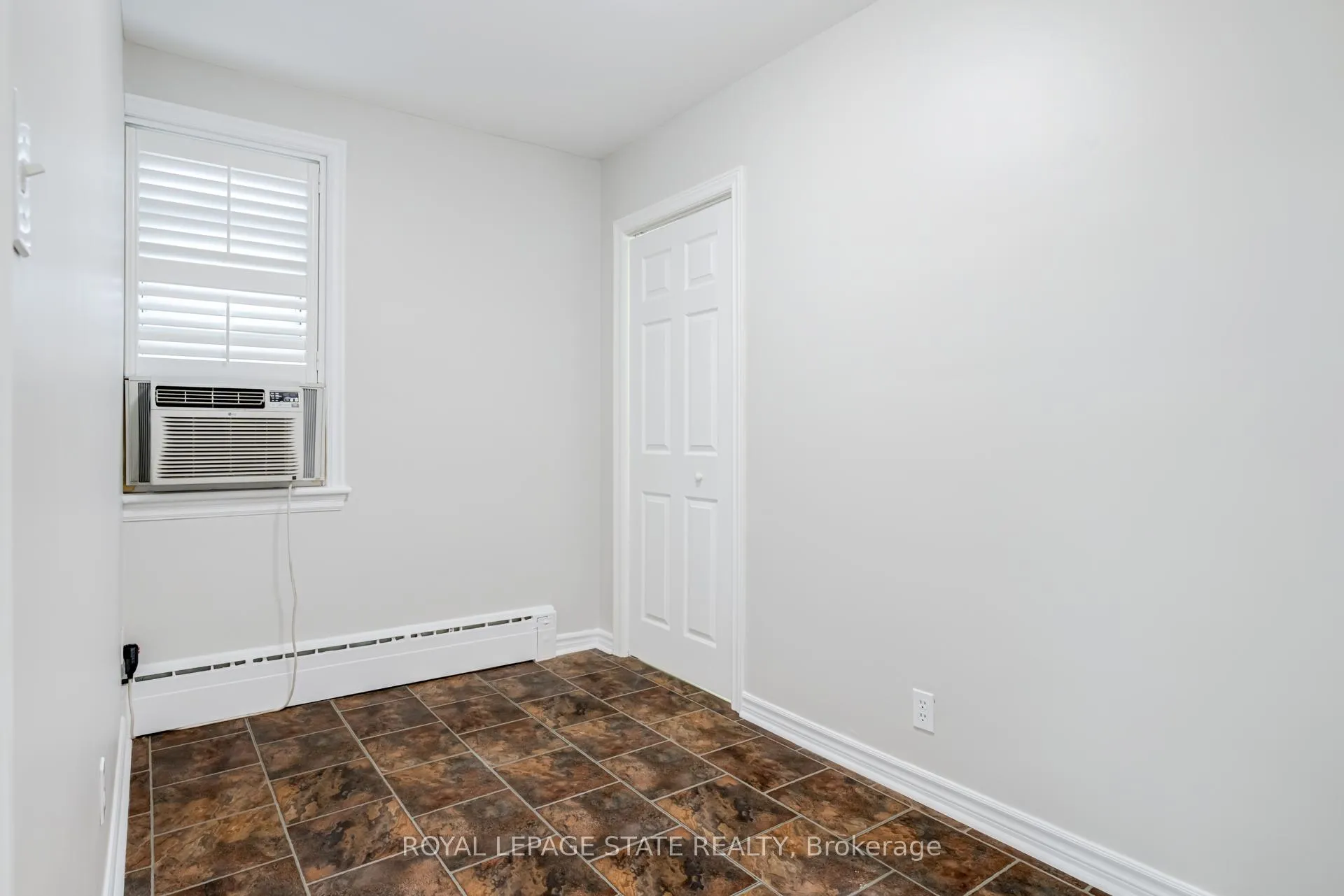 Photo 8 of 15 Empress Avenue, Hamilton, Centremount — HOMEH