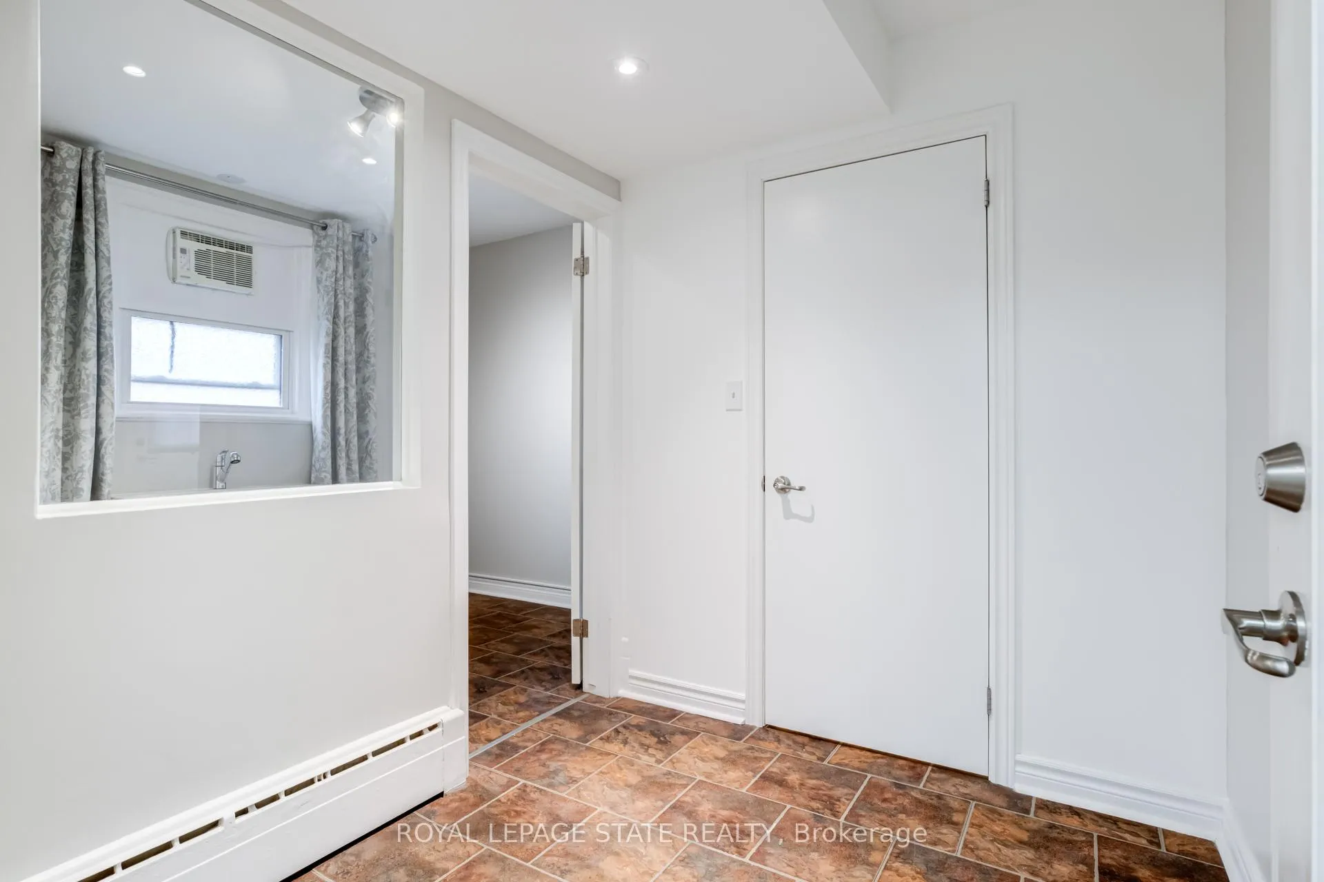 Photo 10 of 15 Empress Avenue, Hamilton, Centremount — HOMEH