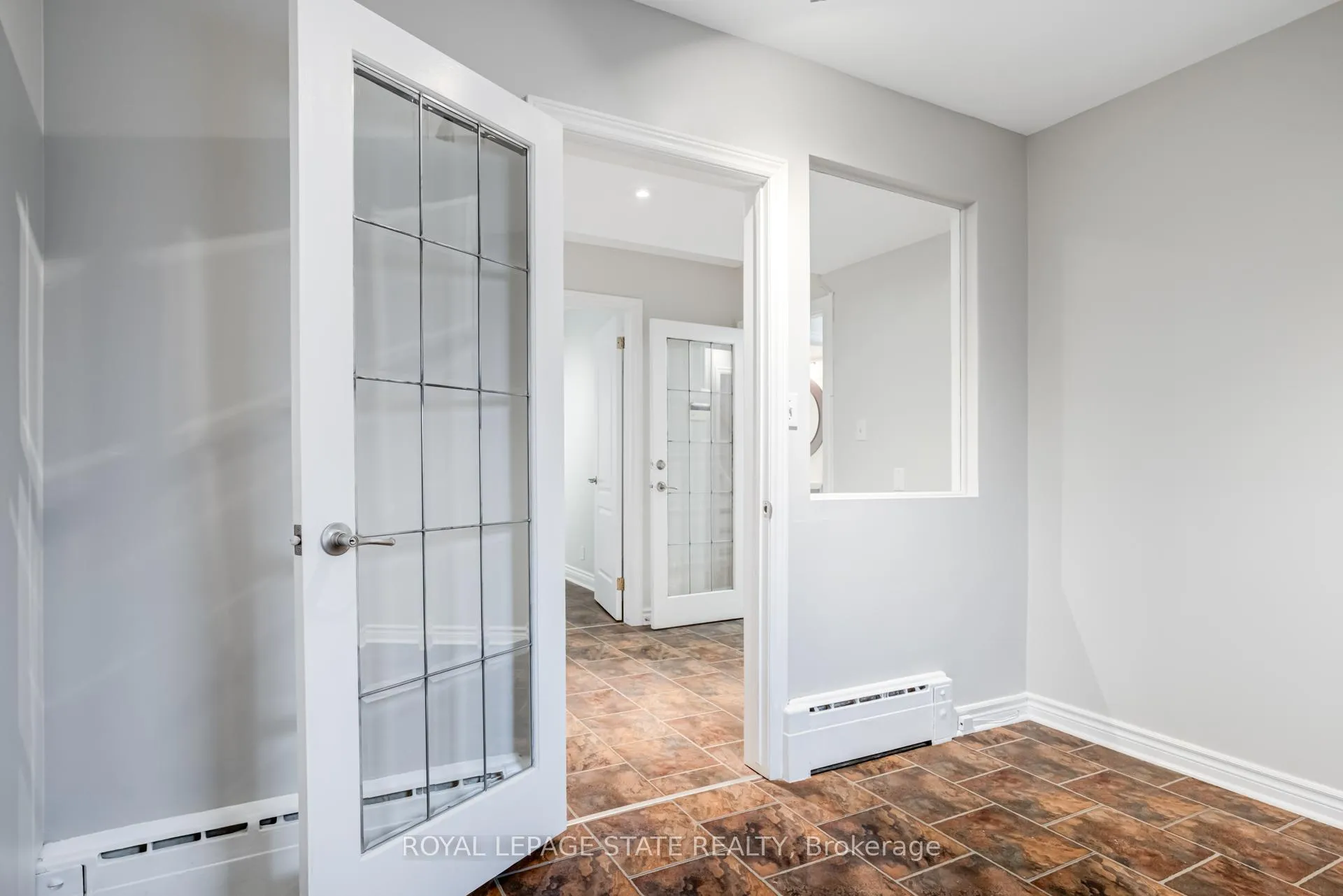Photo 12 of 15 Empress Avenue, Hamilton, Centremount — HOMEH