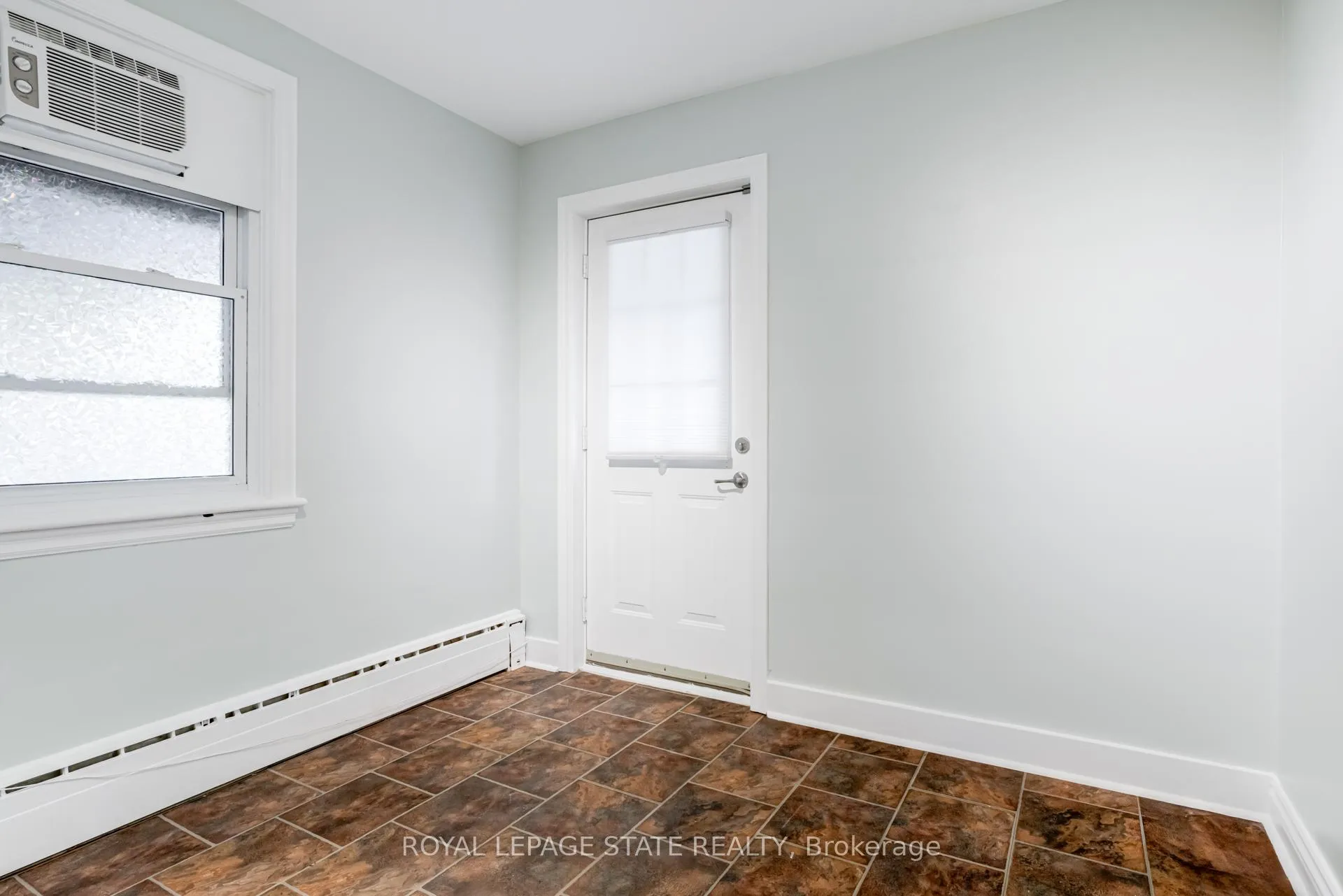Photo 13 of 15 Empress Avenue, Hamilton, Centremount — HOMEH