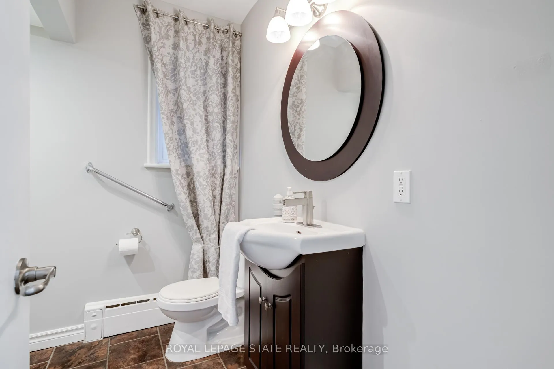 Photo 14 of 15 Empress Avenue, Hamilton, Centremount — HOMEH
