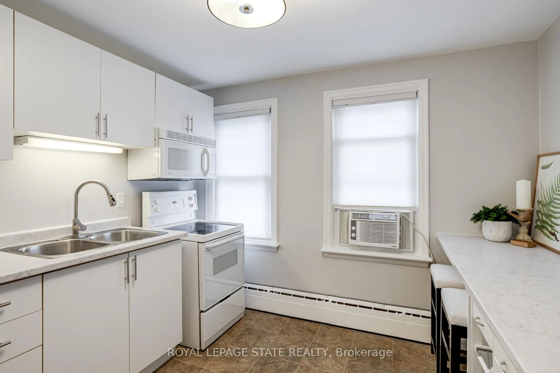 Photo 16 of 15 Empress Avenue, Hamilton, Centremount — HOMEH