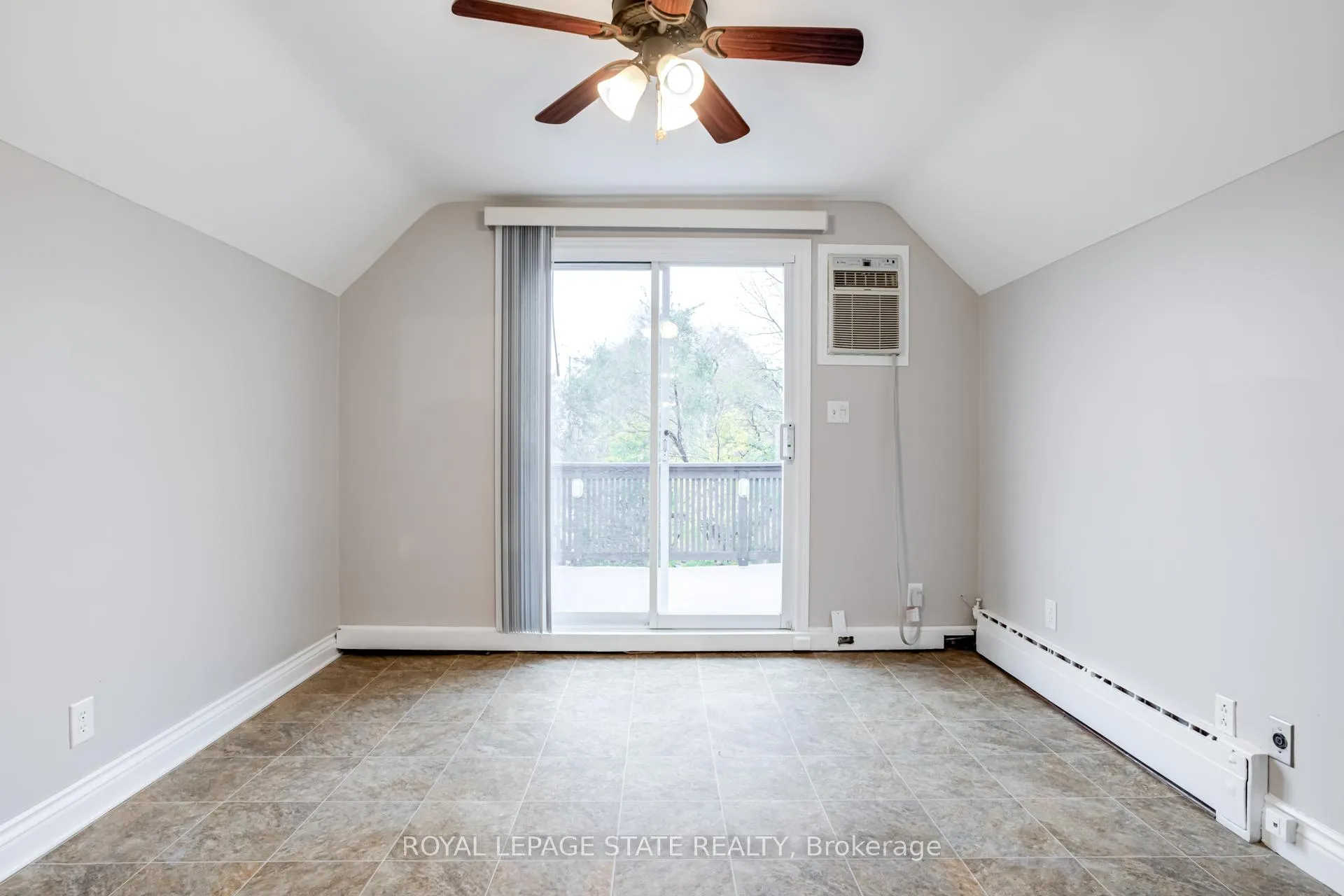 Photo 21 of 15 Empress Avenue, Hamilton, Centremount — HOMEH