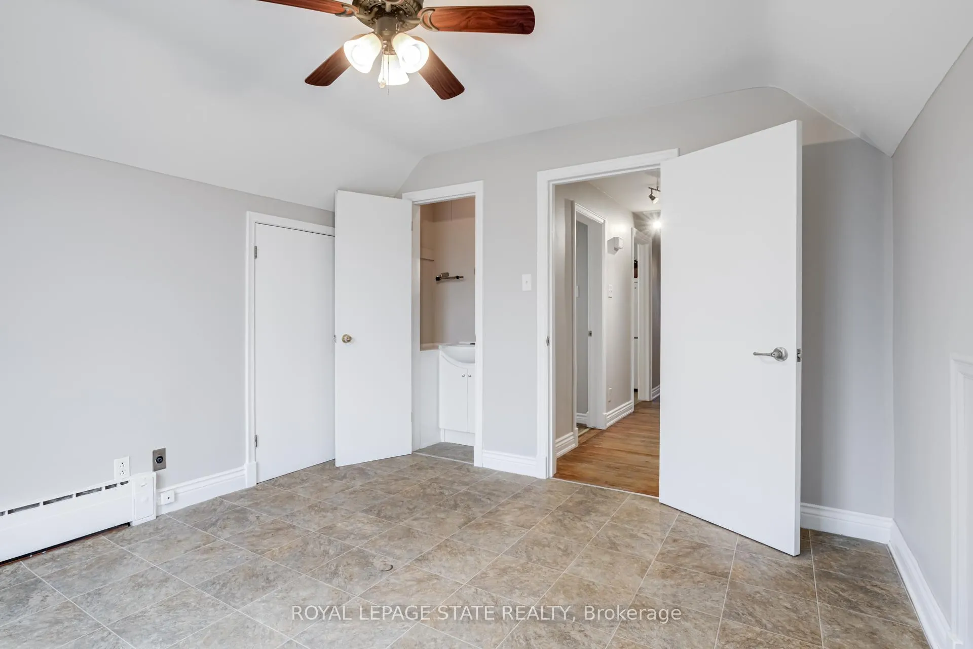 Photo 22 of 15 Empress Avenue, Hamilton, Centremount — HOMEH