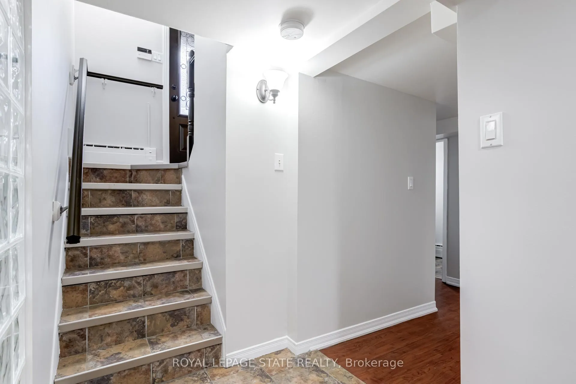 Photo 26 of 15 Empress Avenue, Hamilton, Centremount — HOMEH