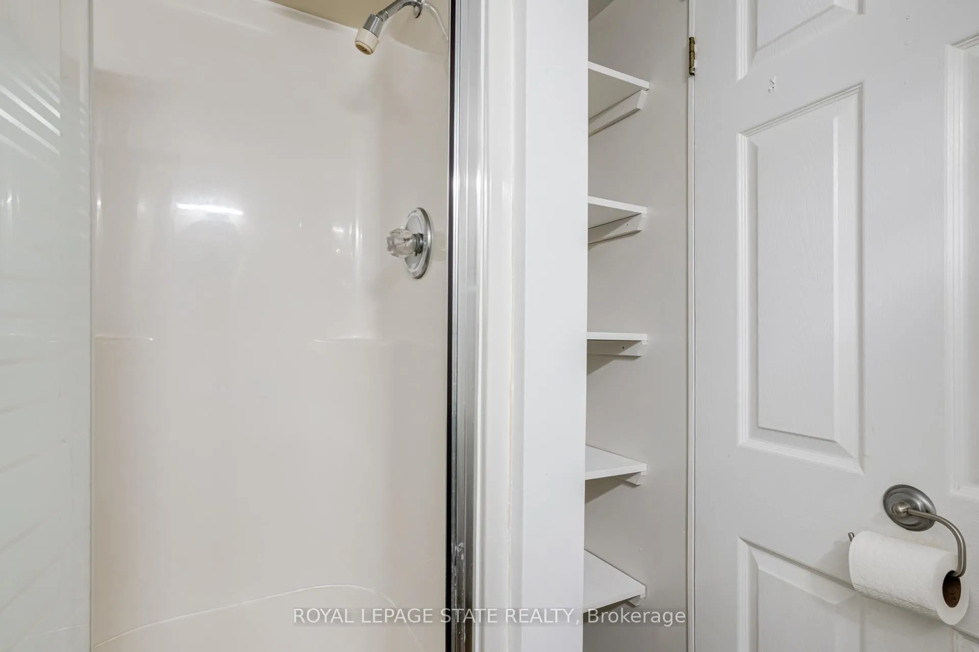 Photo 32 of 15 Empress Avenue, Hamilton, Centremount — HOMEH