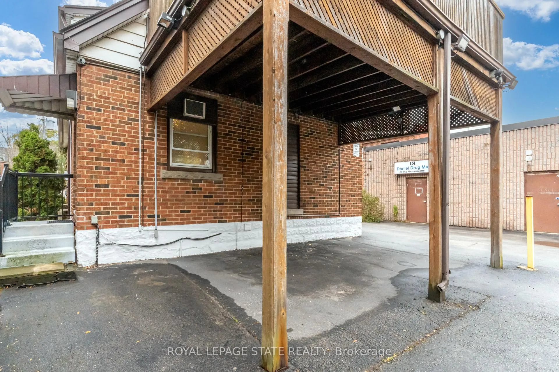 Photo 36 of 15 Empress Avenue, Hamilton, Centremount — HOMEH