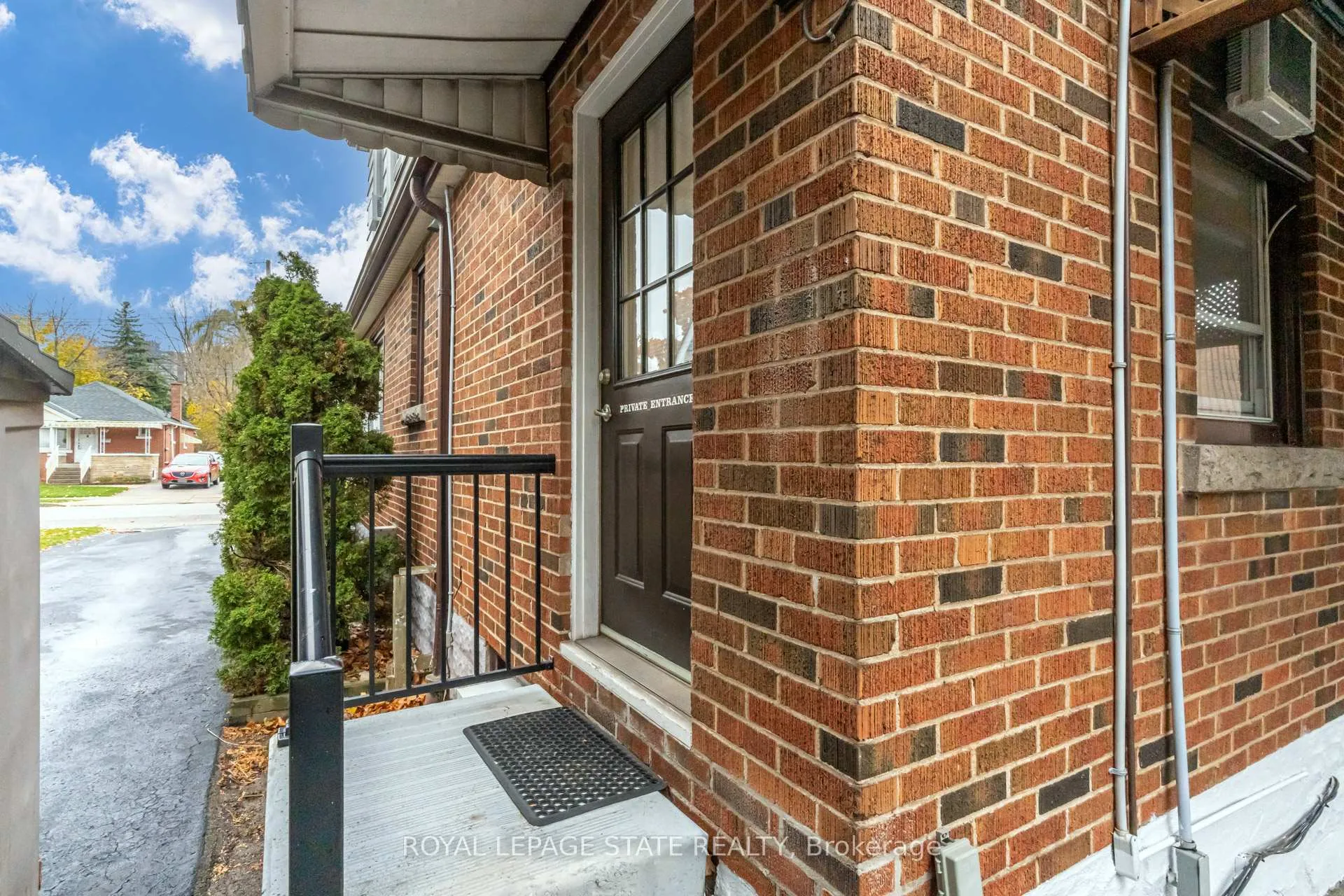 Photo 37 of 15 Empress Avenue, Hamilton, Centremount — HOMEH