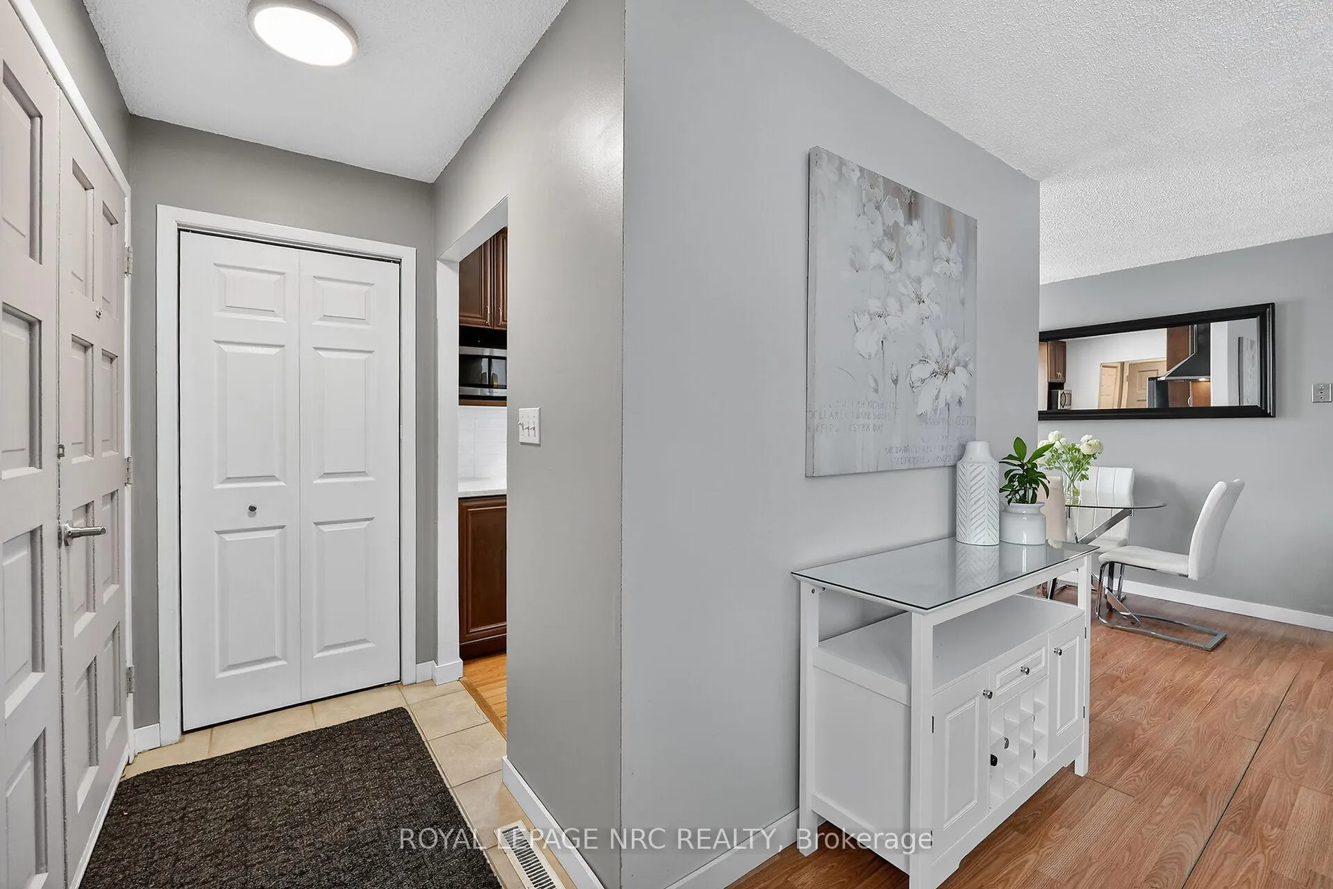 Photo 4 of 53 Allan Drive, St. Catharines, Fairview — HOMEH