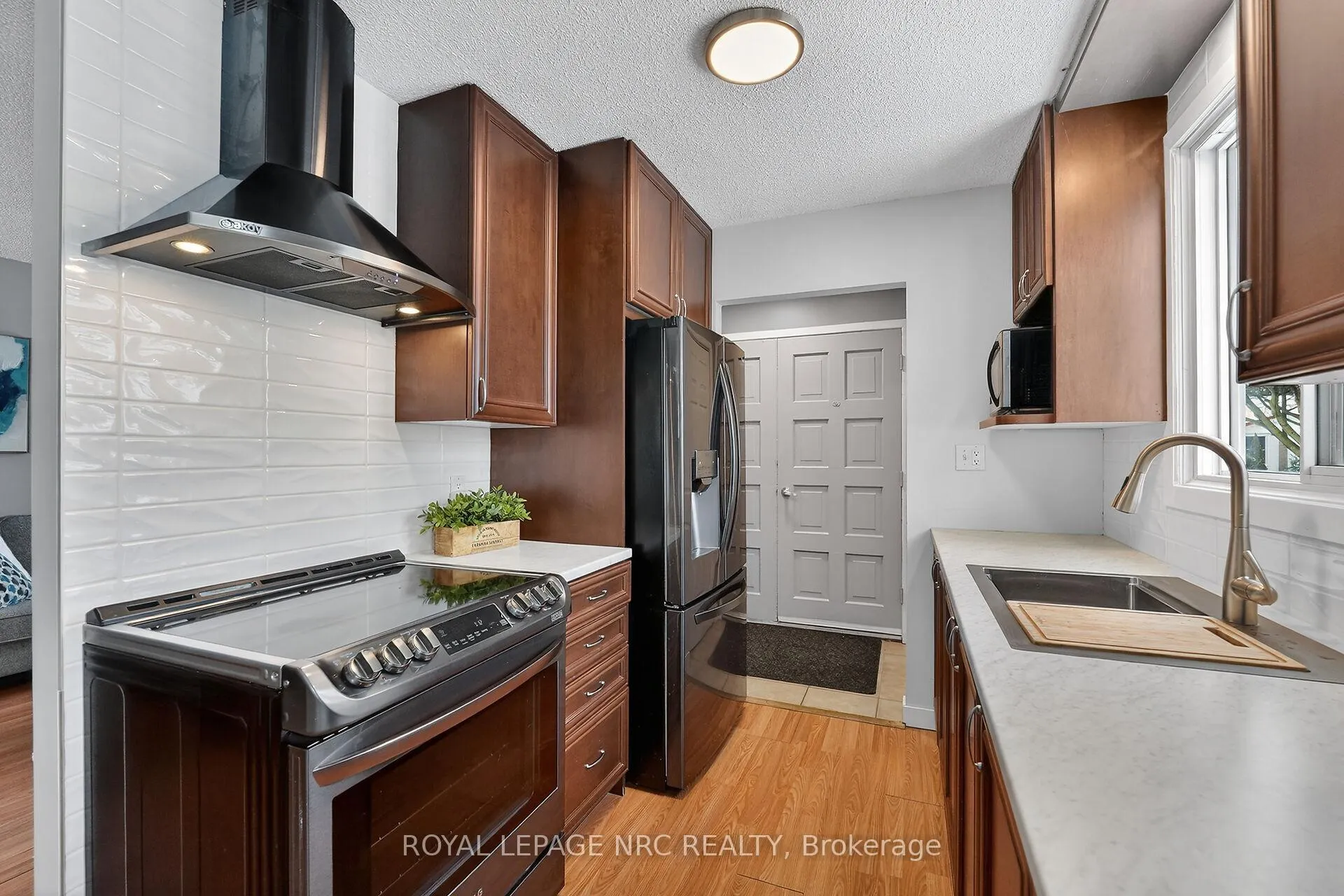 Photo 6 of 53 Allan Drive, St. Catharines, Fairview — HOMEH