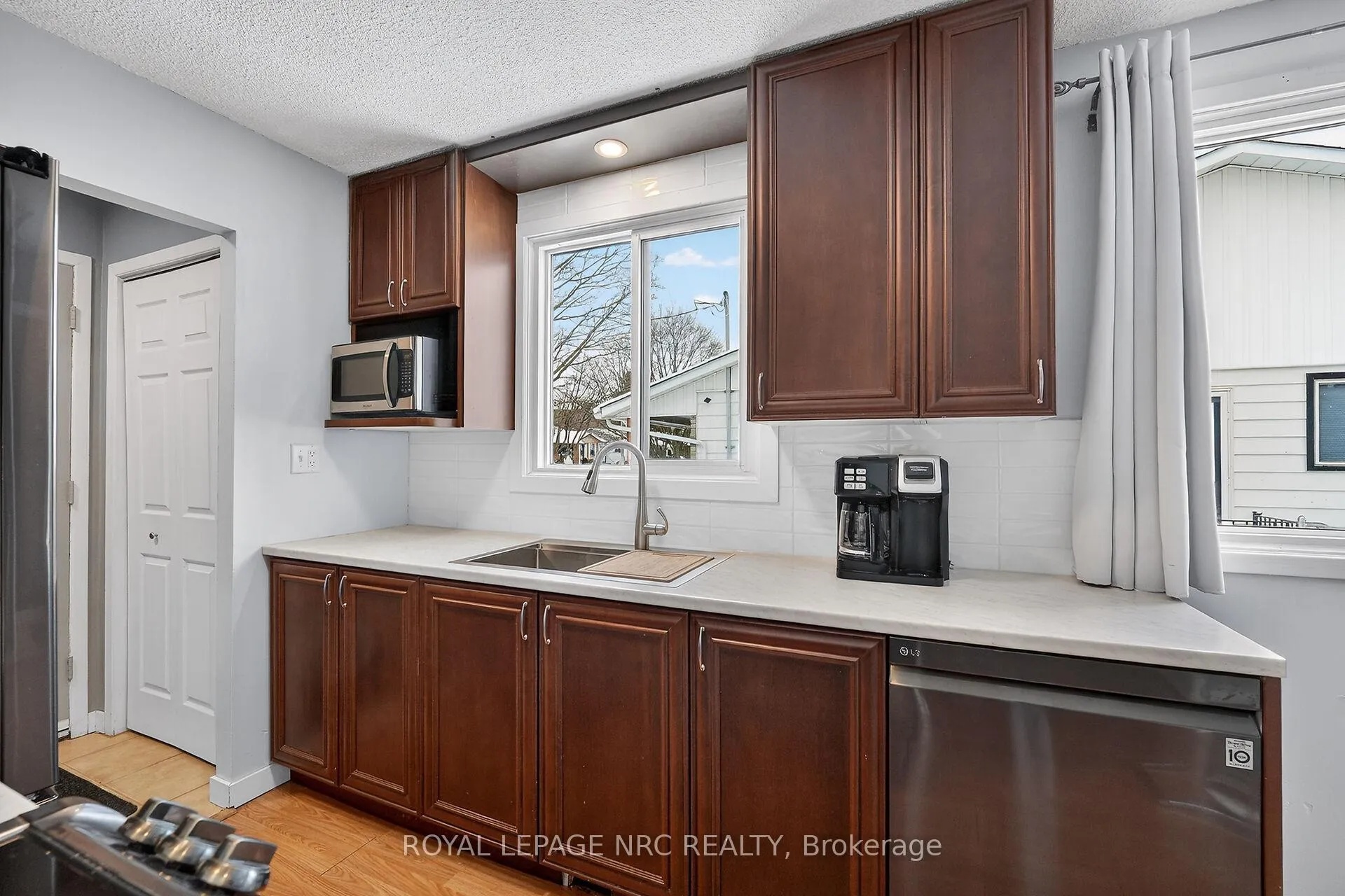 Photo 7 of 53 Allan Drive, St. Catharines, Fairview — HOMEH