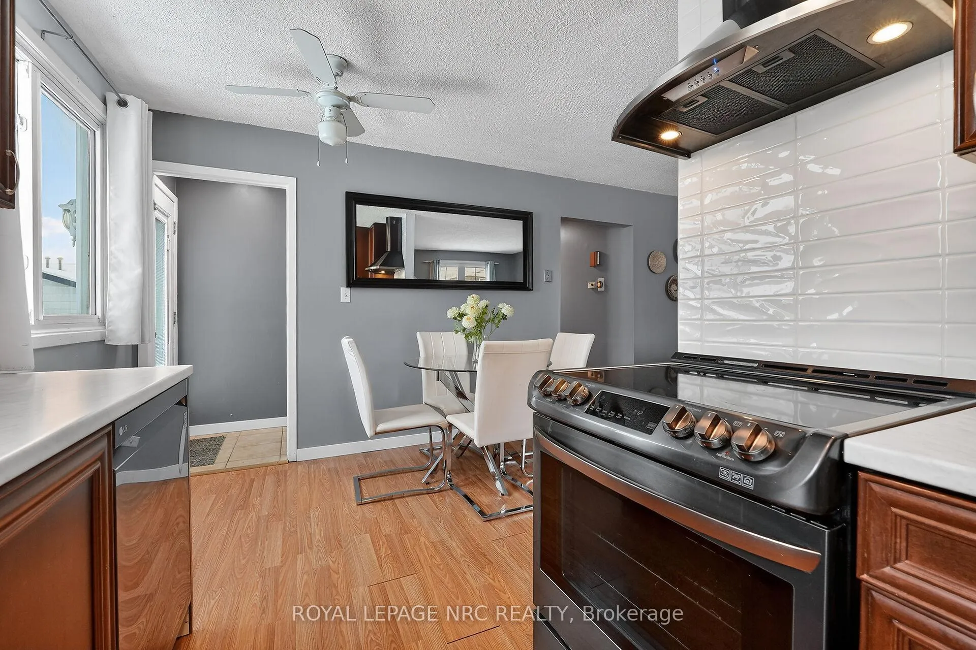 Photo 8 of 53 Allan Drive, St. Catharines, Fairview — HOMEH