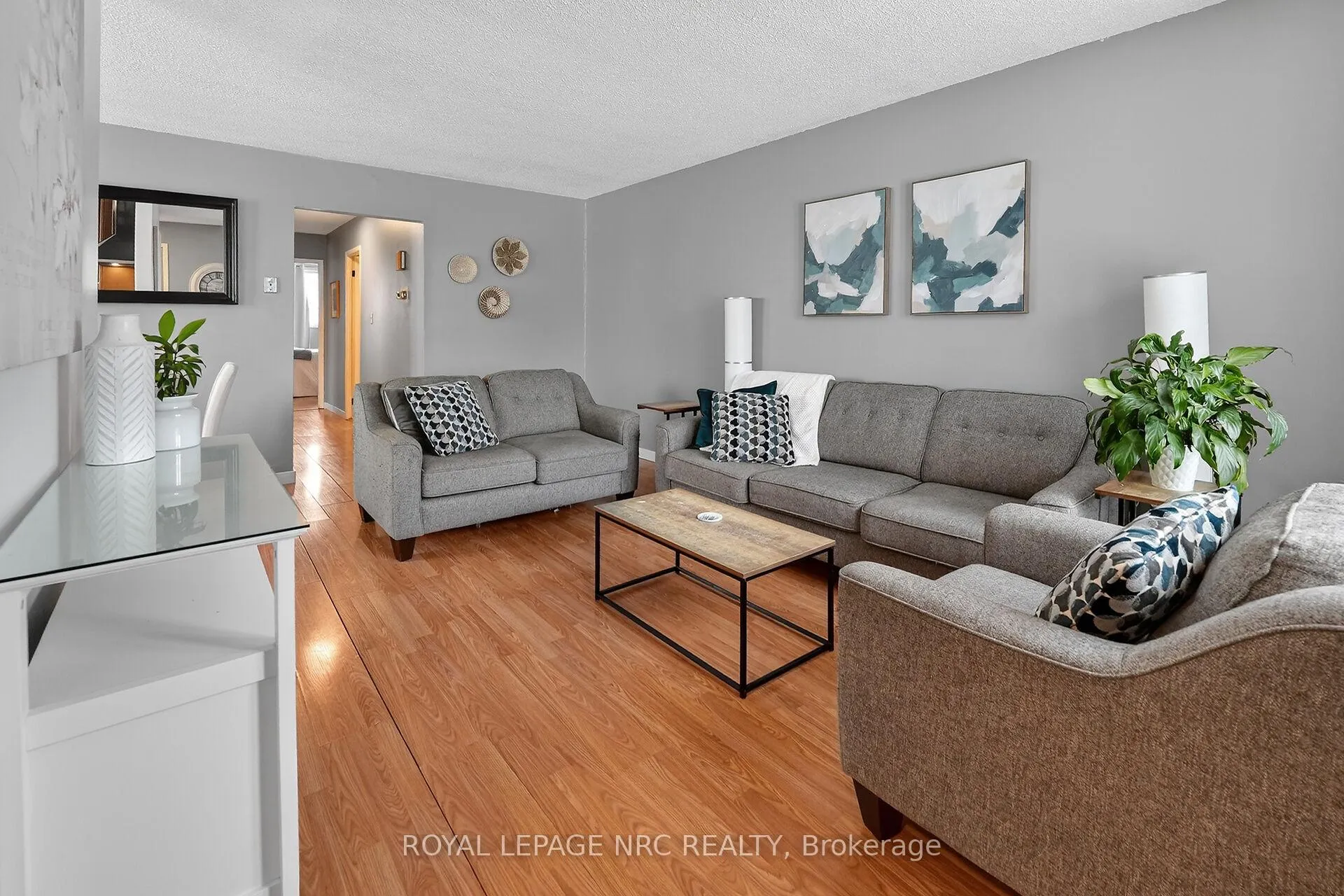 Photo 10 of 53 Allan Drive, St. Catharines, Fairview — HOMEH