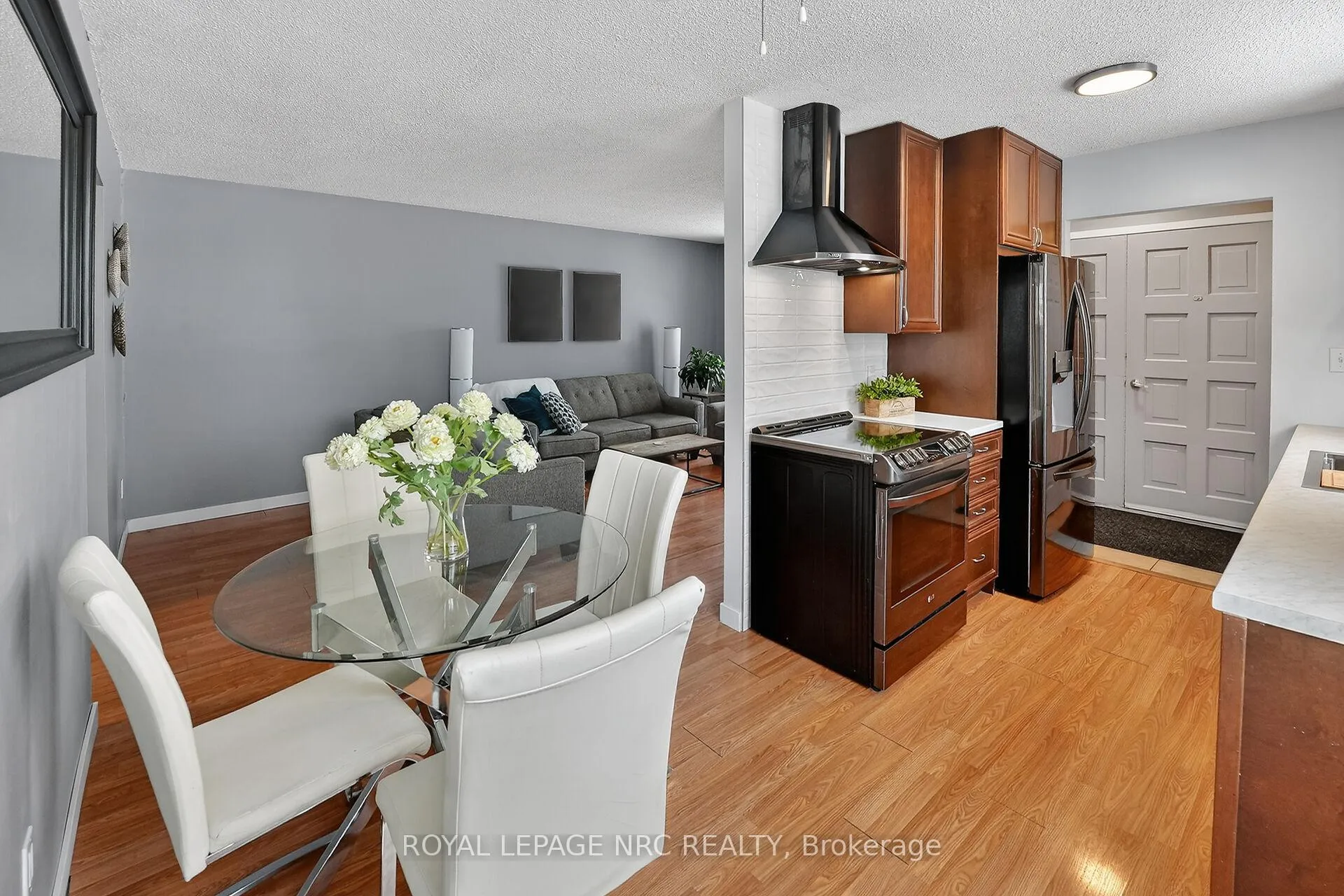 Photo 11 of 53 Allan Drive, St. Catharines, Fairview — HOMEH