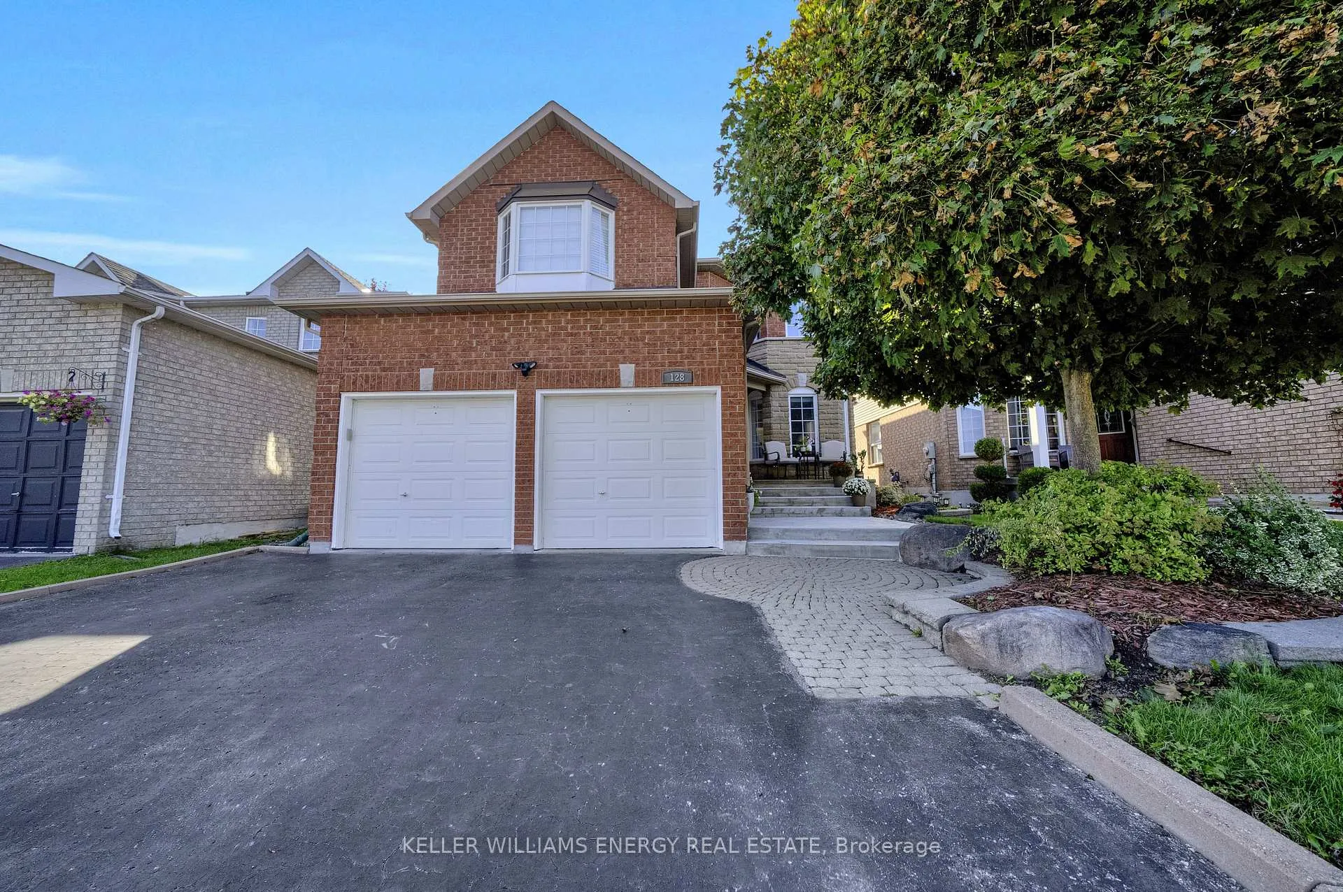 Photo 2 of 128 West Side Drive, Clarington, Bowmanville — HOMEH