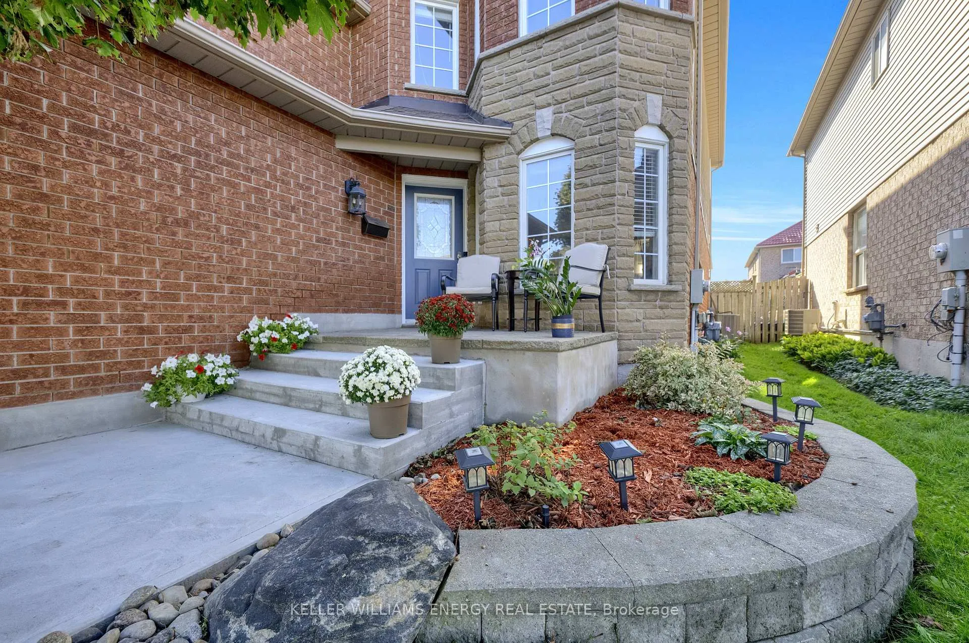Photo 4 of 128 West Side Drive, Clarington, Bowmanville — HOMEH