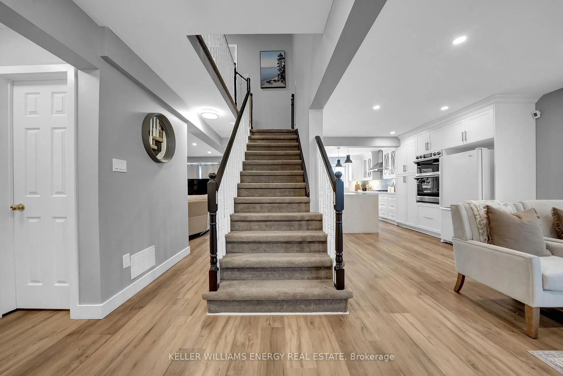 Photo 6 of 128 West Side Drive, Clarington, Bowmanville — HOMEH