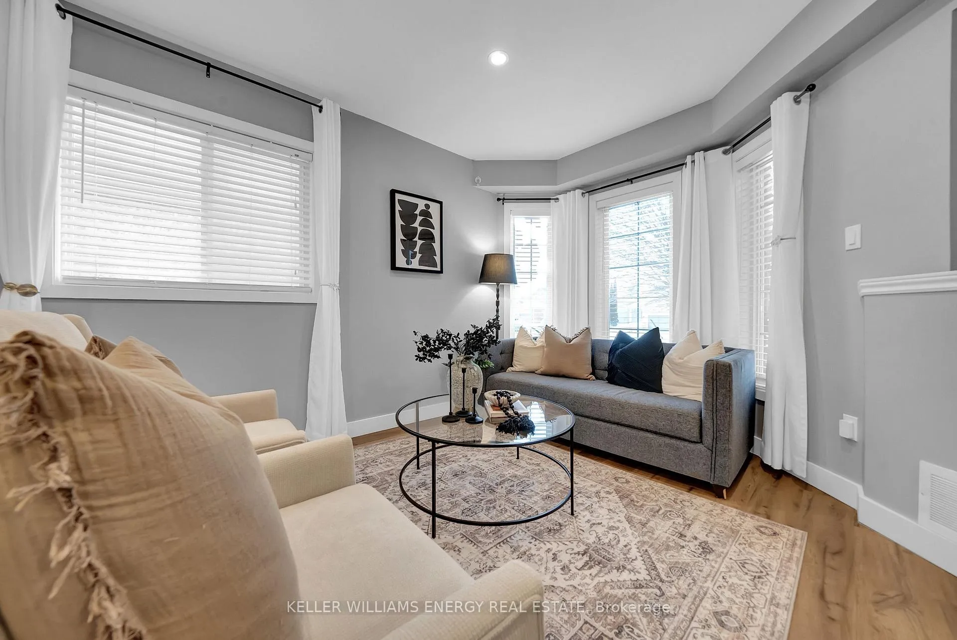 Photo 8 of 128 West Side Drive, Clarington, Bowmanville — HOMEH