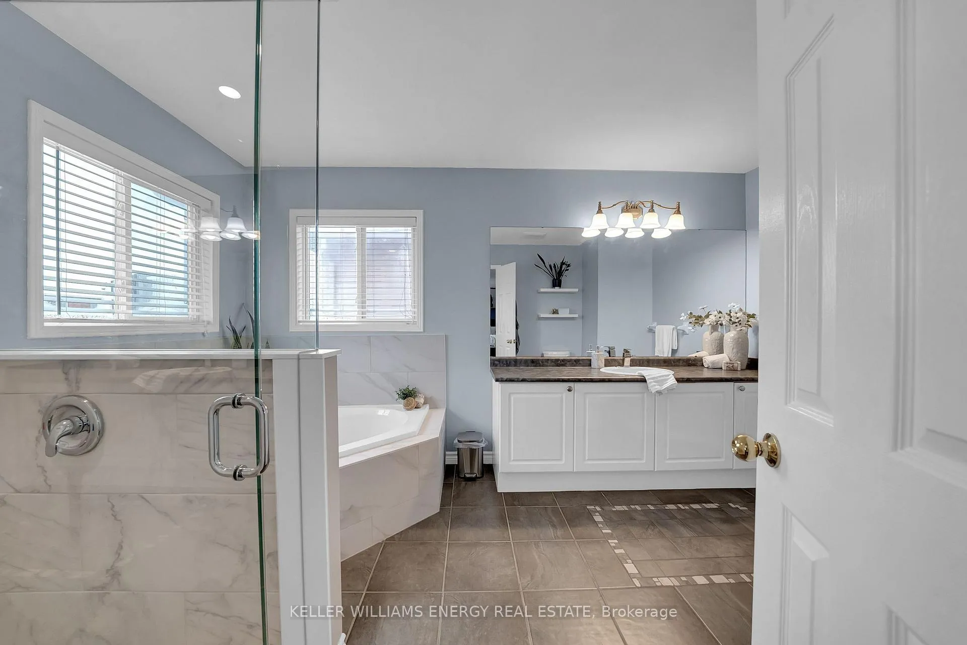 Photo 35 of 128 West Side Drive, Clarington, Bowmanville — HOMEH