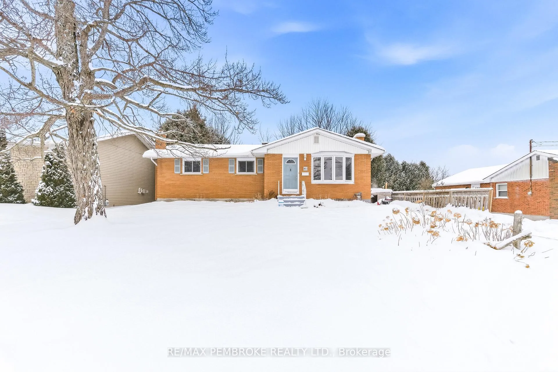 Photo 1 of 41 Selkirk Street, Petawawa — HOMEH