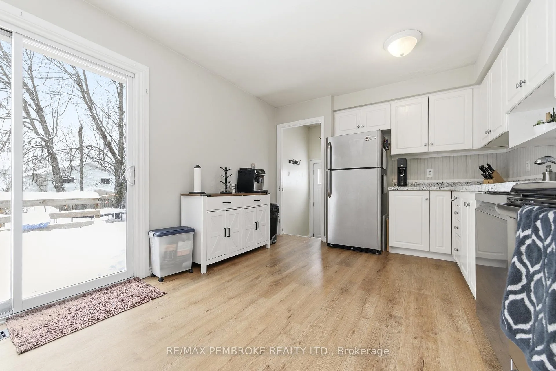 Photo 4 of 41 Selkirk Street, Petawawa — HOMEH