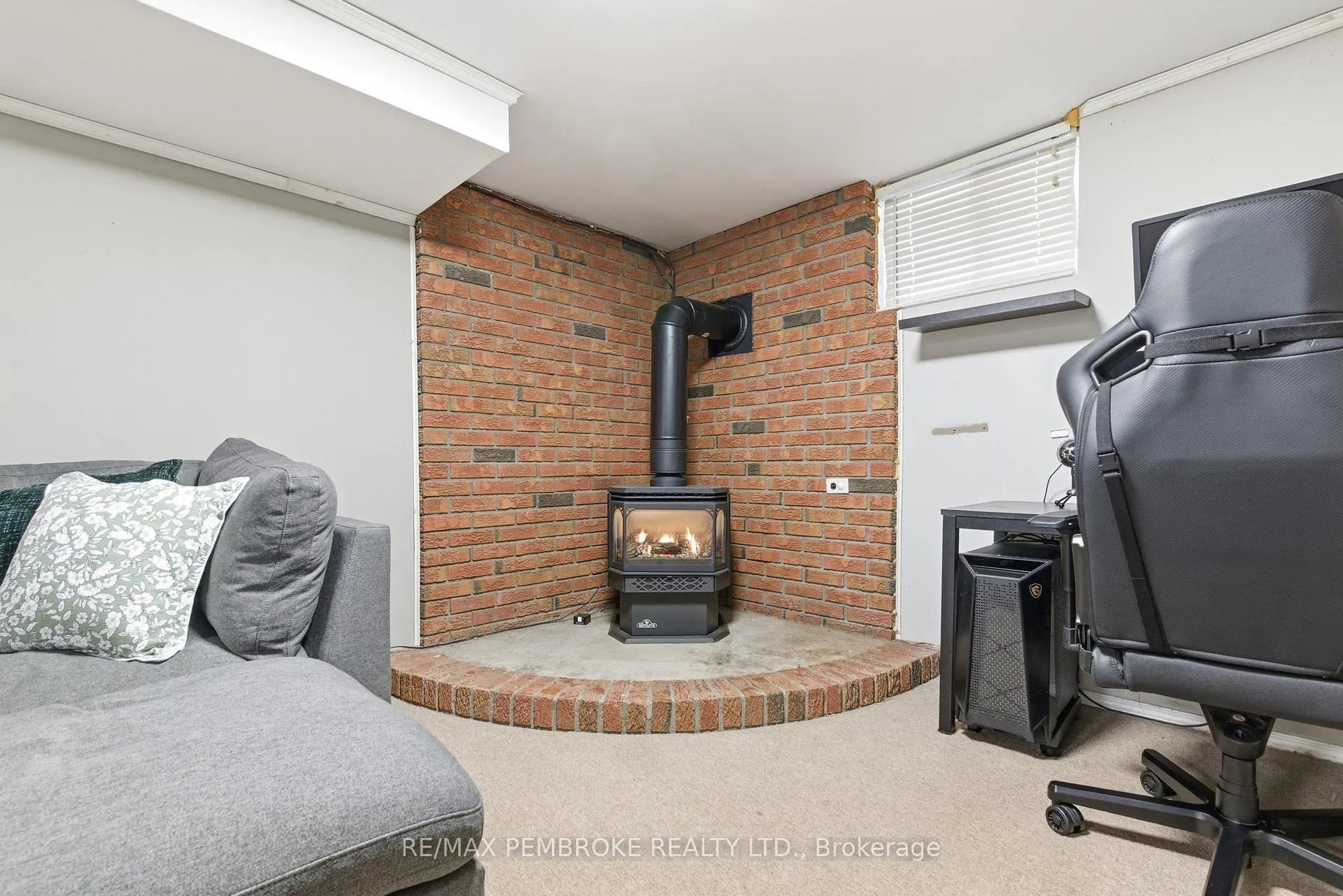 Photo 22 of 41 Selkirk Street, Petawawa — HOMEH