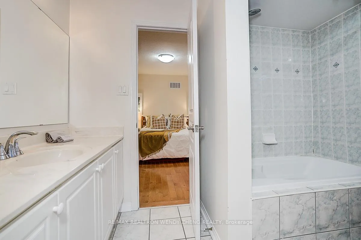 Photo 39 of 37 Robert Grundy Road, Markham, Cachet — HOMEH