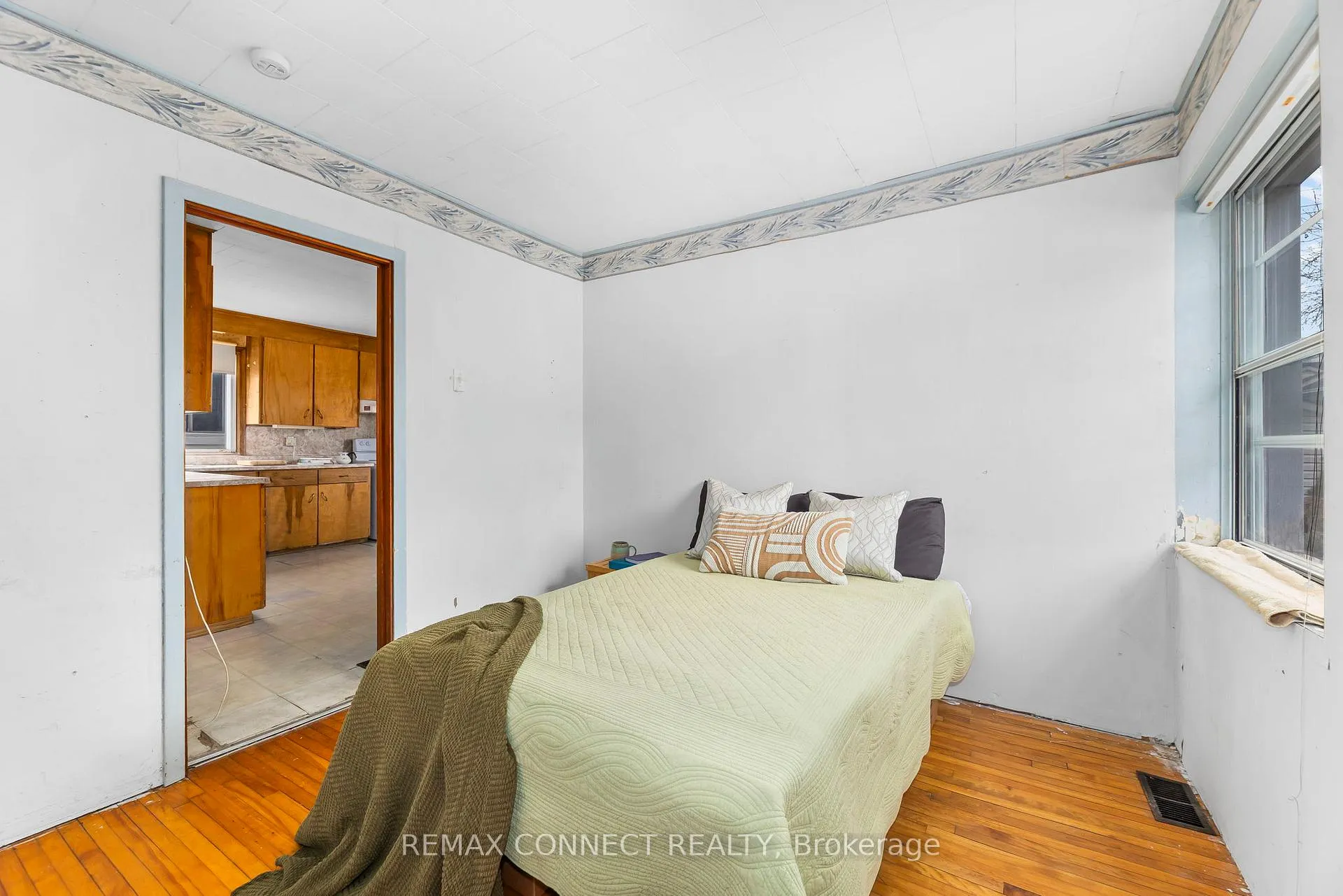 Photo 10 of 50 Cedar Street, Ajax, Central — HOMEH