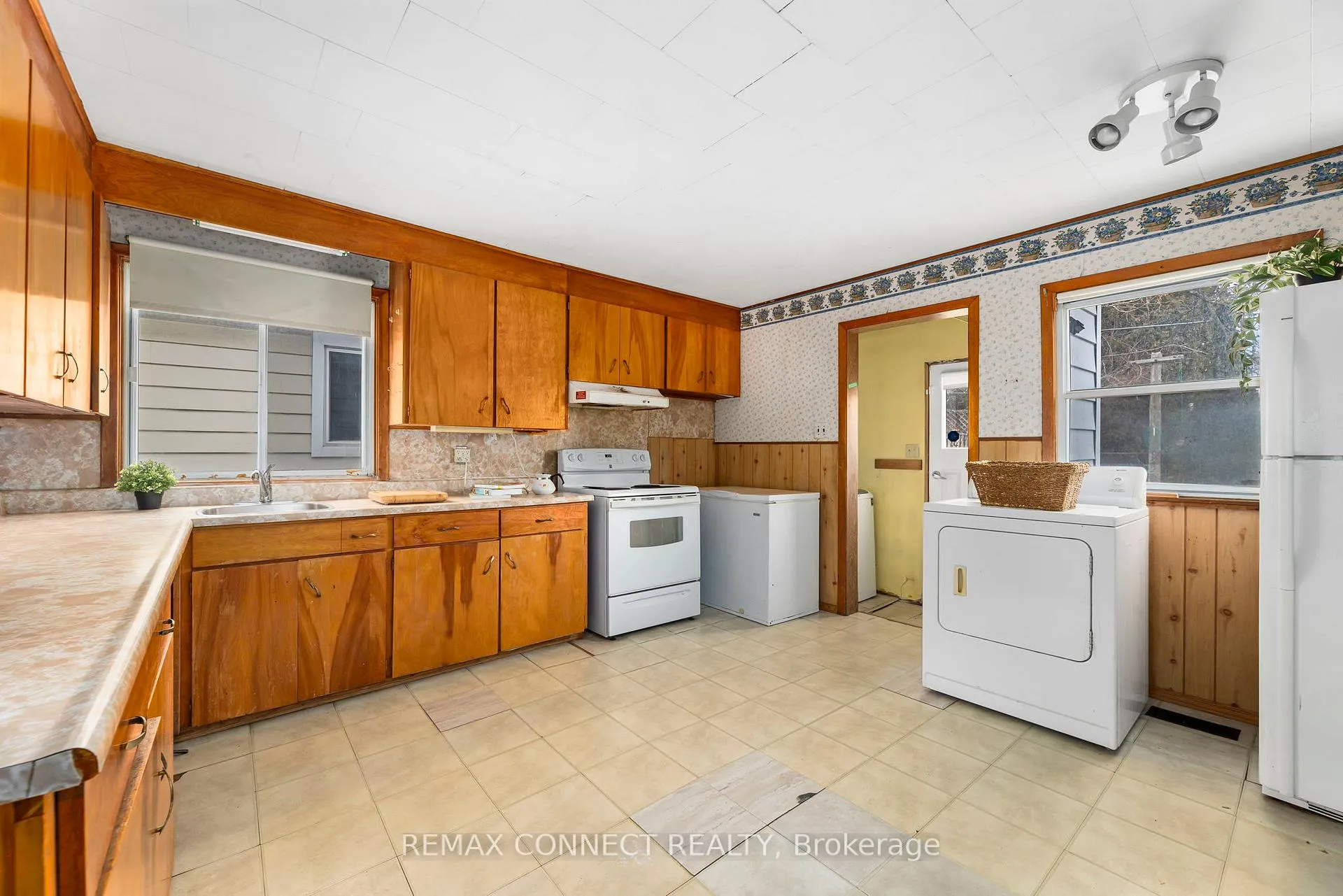 Photo 11 of 50 Cedar Street, Ajax, Central — HOMEH