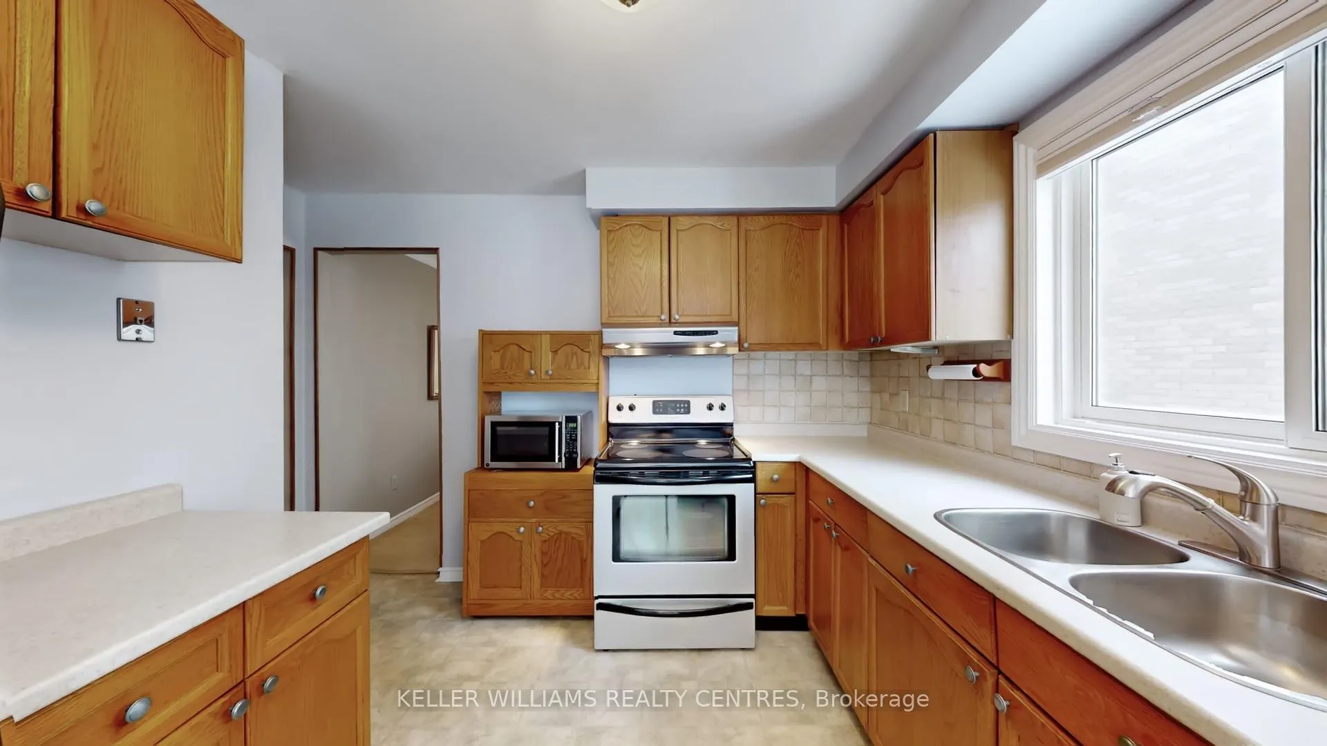 Photo 9 of 100 Timpson Drive, Aurora, Aurora Highlands — HOMEH