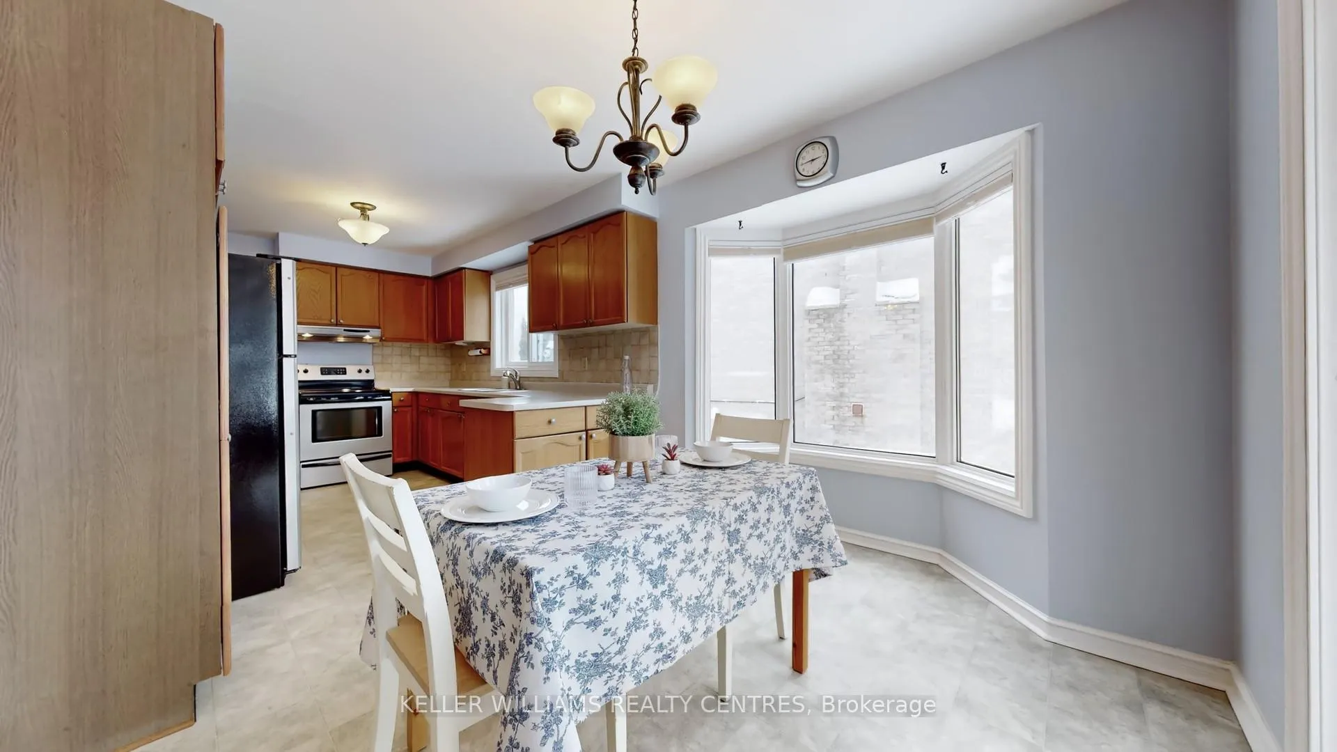 Photo 11 of 100 Timpson Drive, Aurora, Aurora Highlands — HOMEH