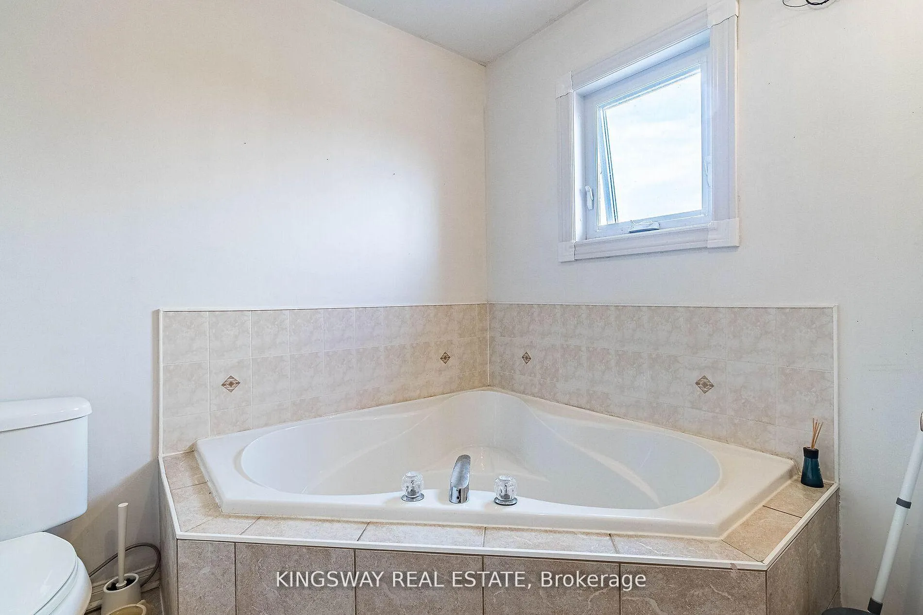Photo 24 of 58 Leagate Street, Brampton, Fletcher's Meadow — HOMEH