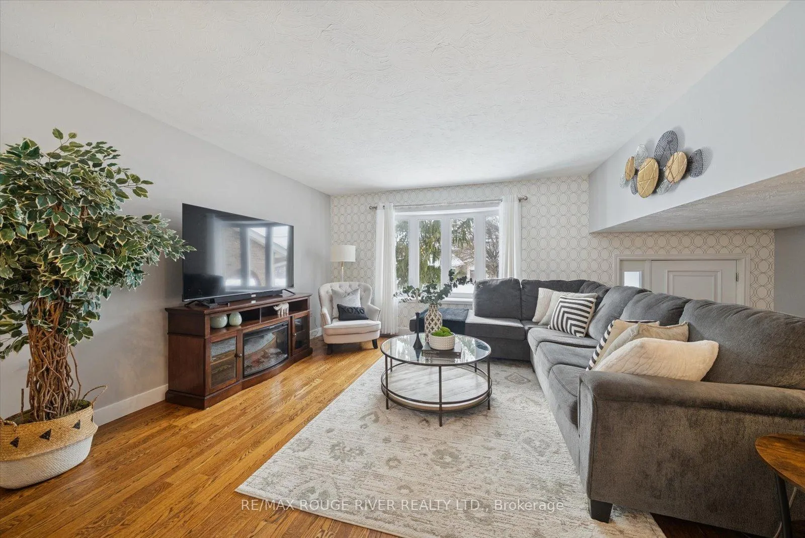 Photo 5 of 865 Stevenson Road N, Oshawa, Northglen — HOMEH