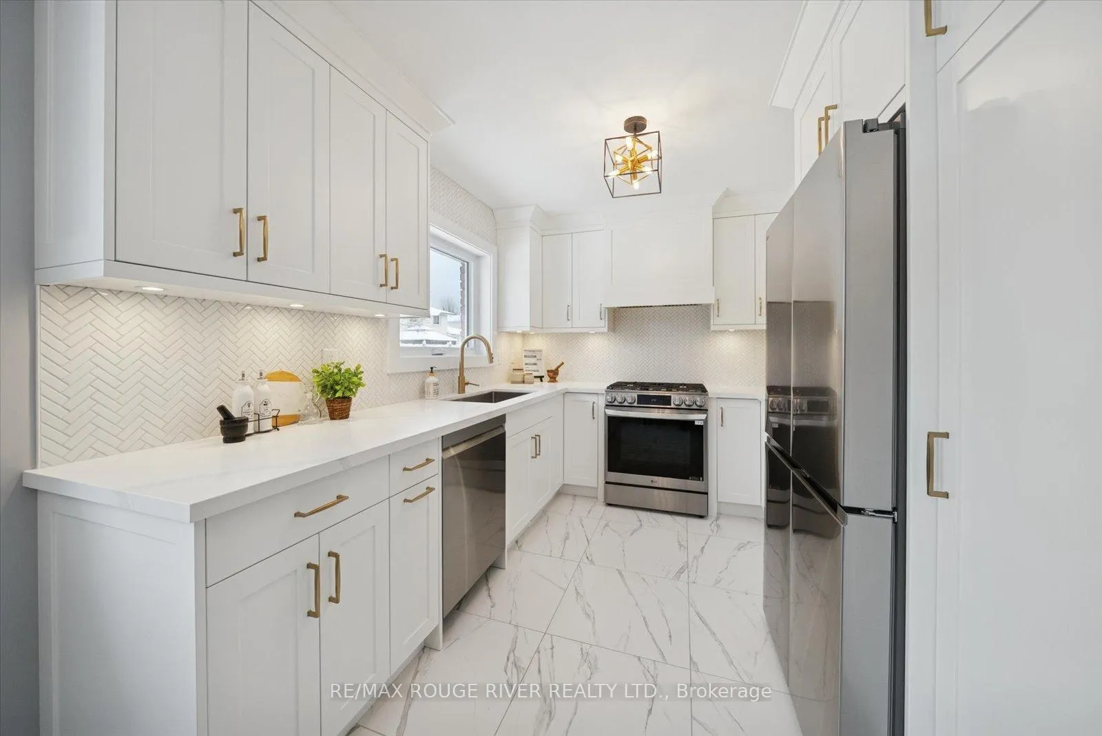 Photo 10 of 865 Stevenson Road N, Oshawa, Northglen — HOMEH